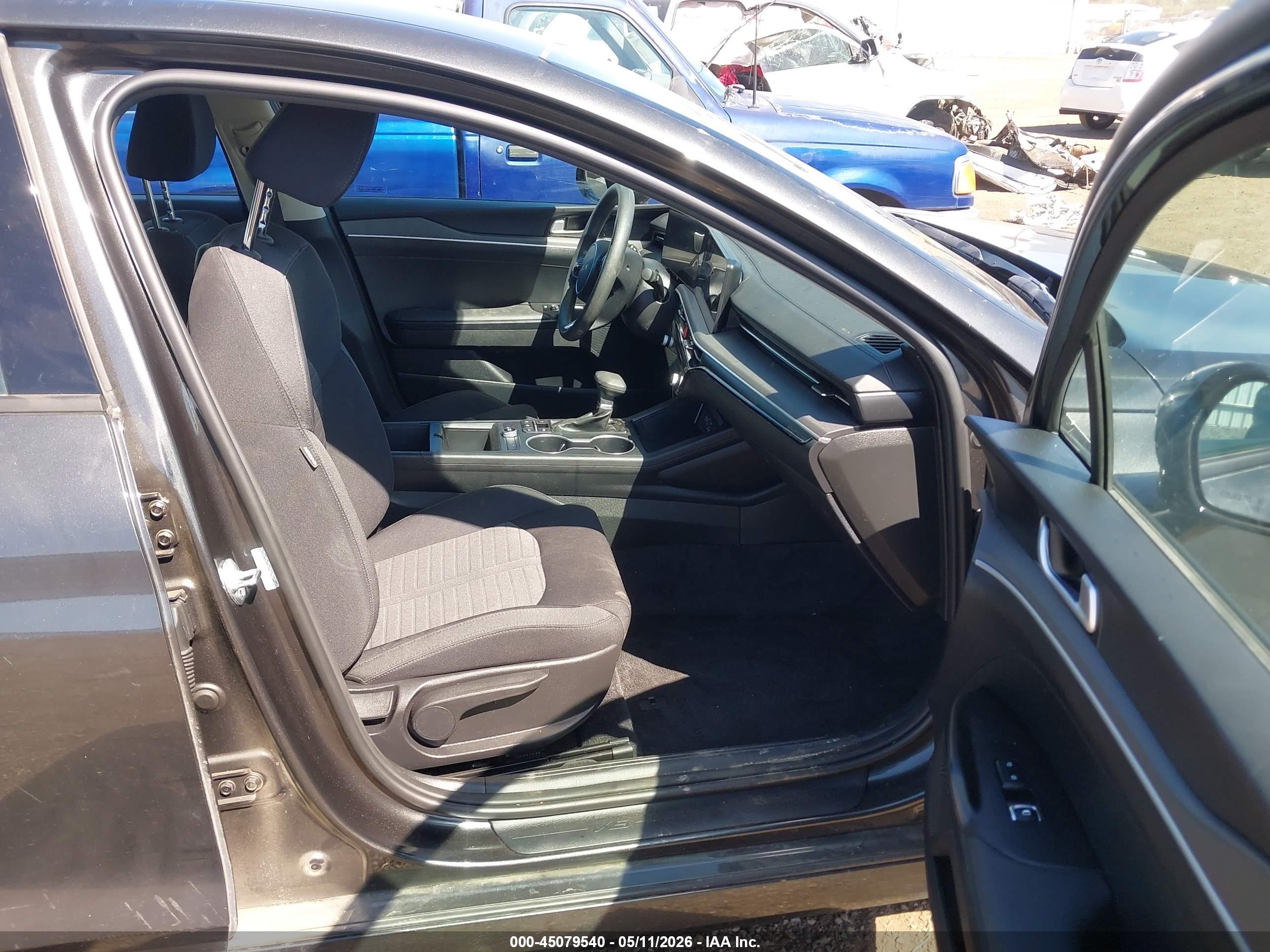KIA K5 image 5