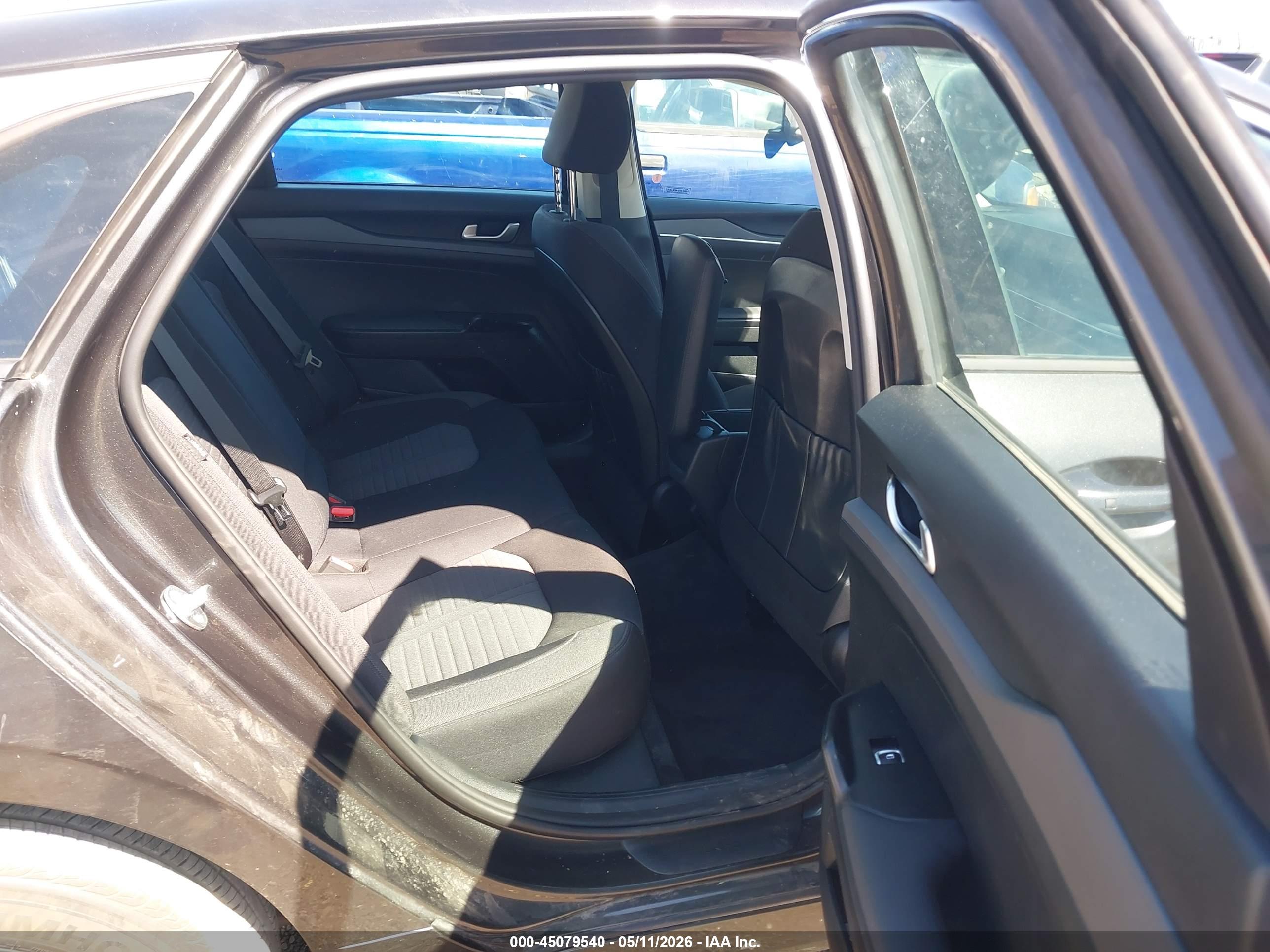 KIA K5 image 8