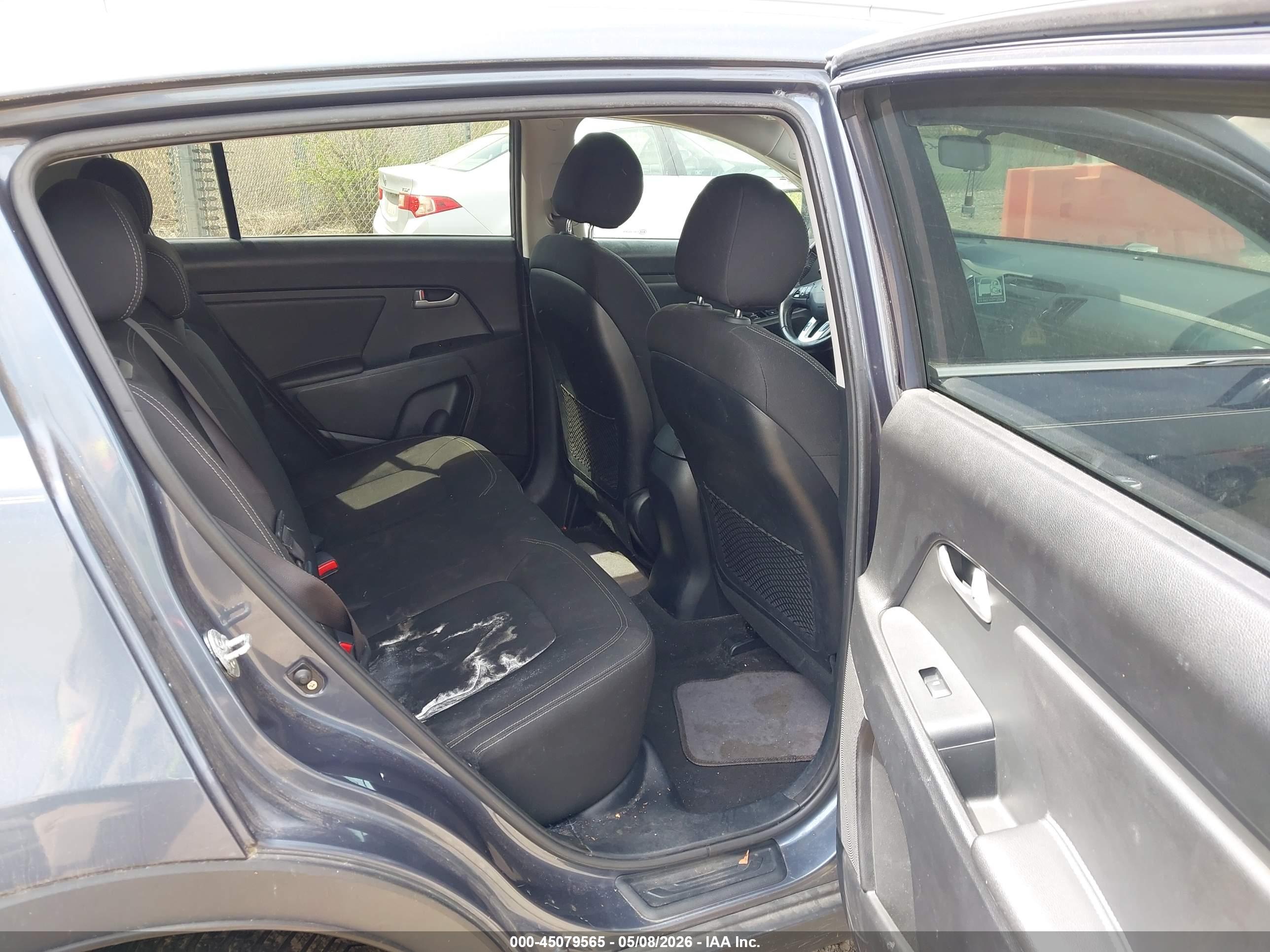 KIA SPORTAGE image 8