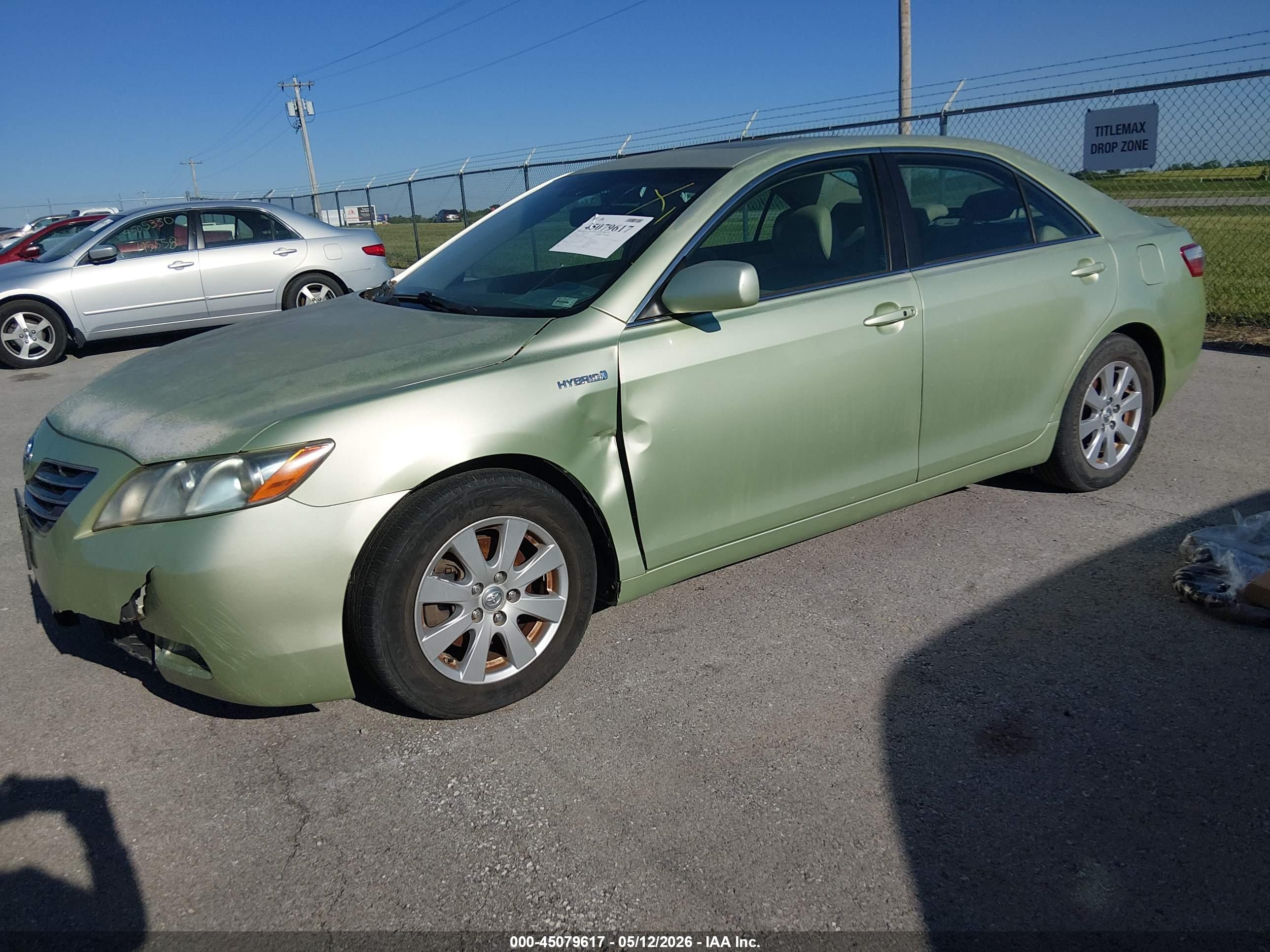 TOYOTA CAMRY image 2