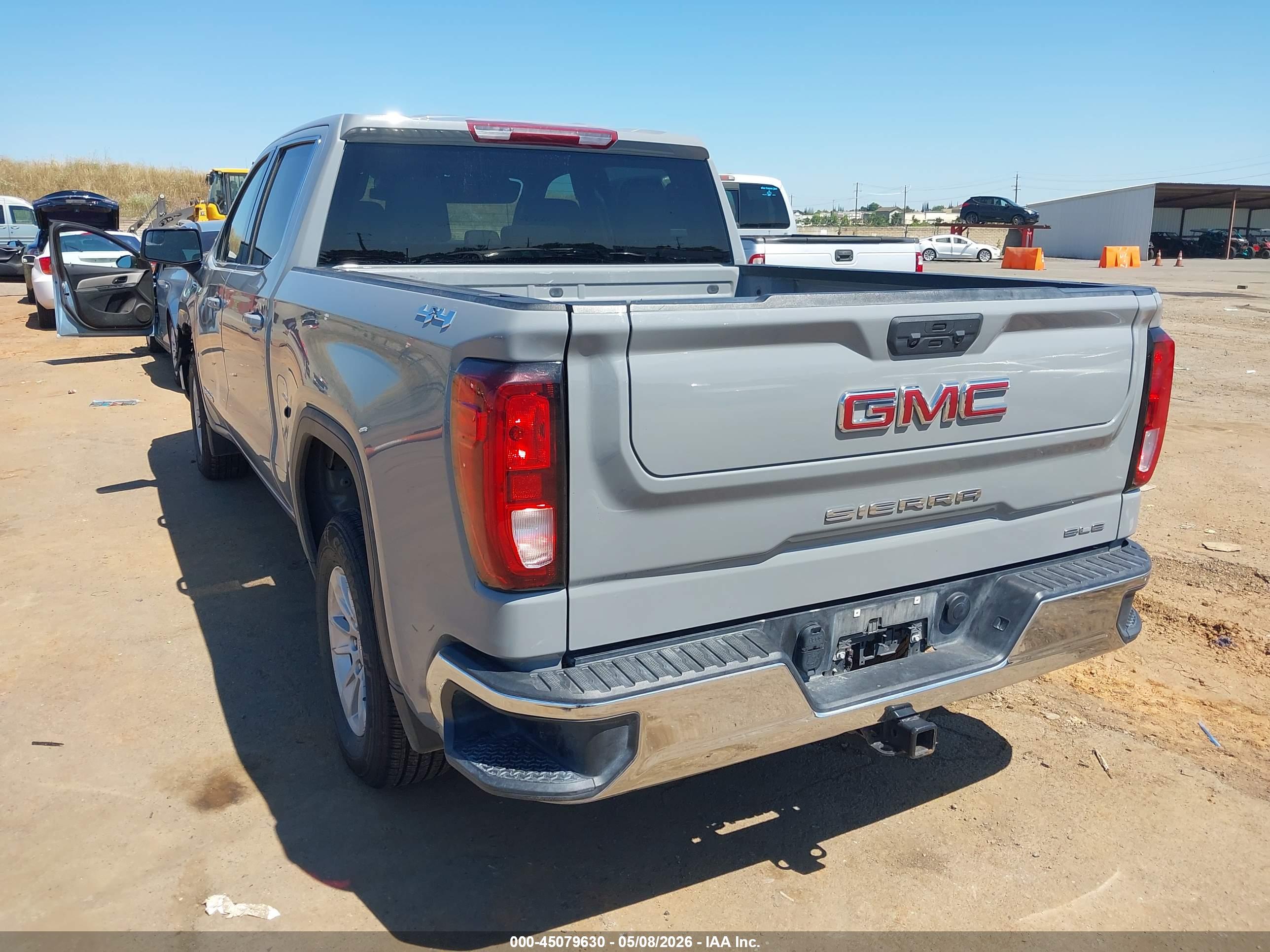 GMC SIERRA image 3