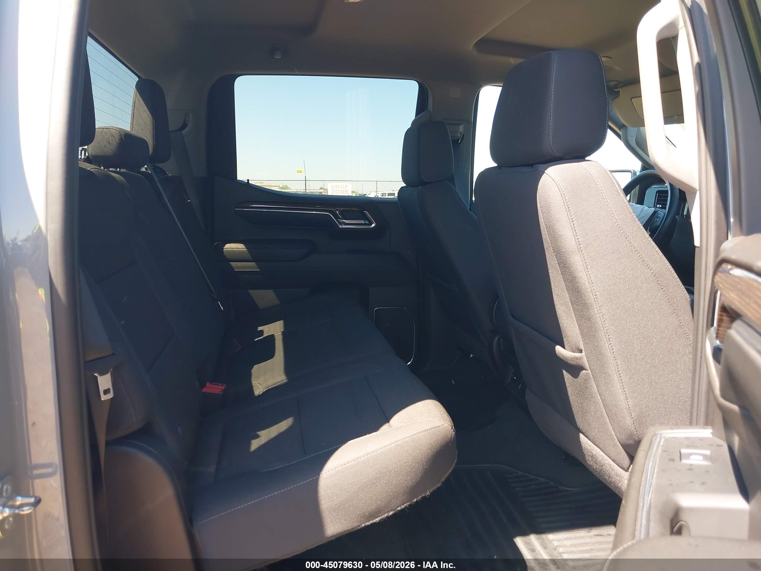 GMC SIERRA image 8