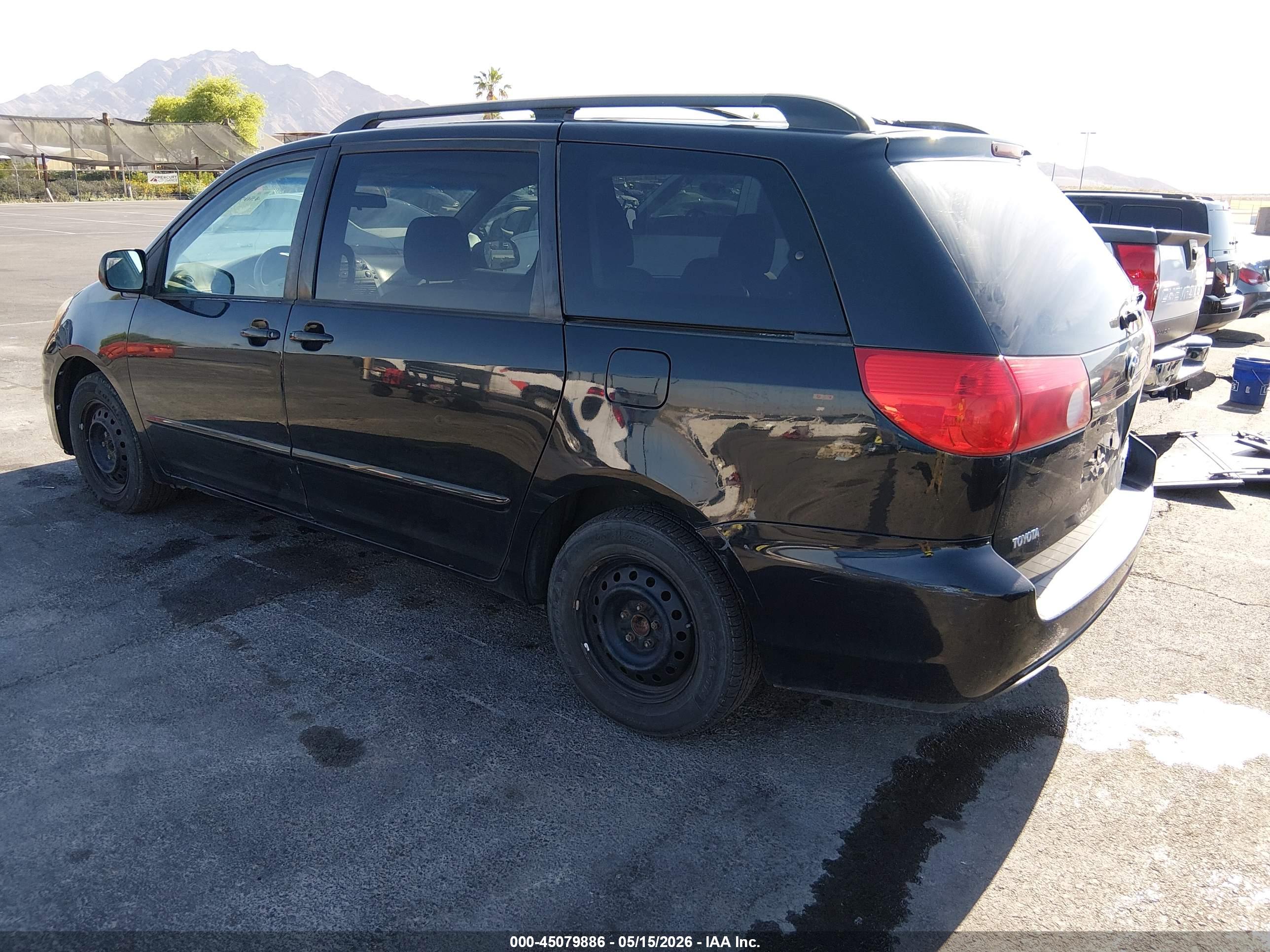 TOYOTA SIENNA image 3