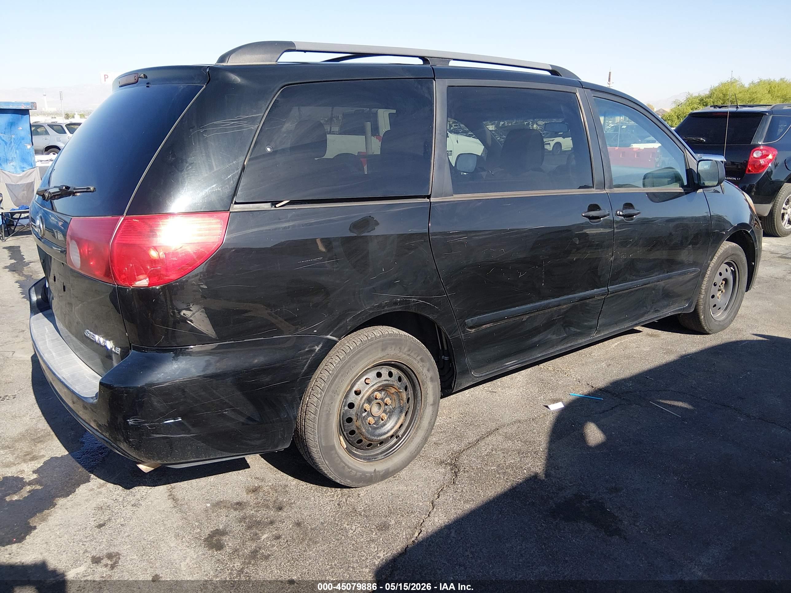 TOYOTA SIENNA image 4