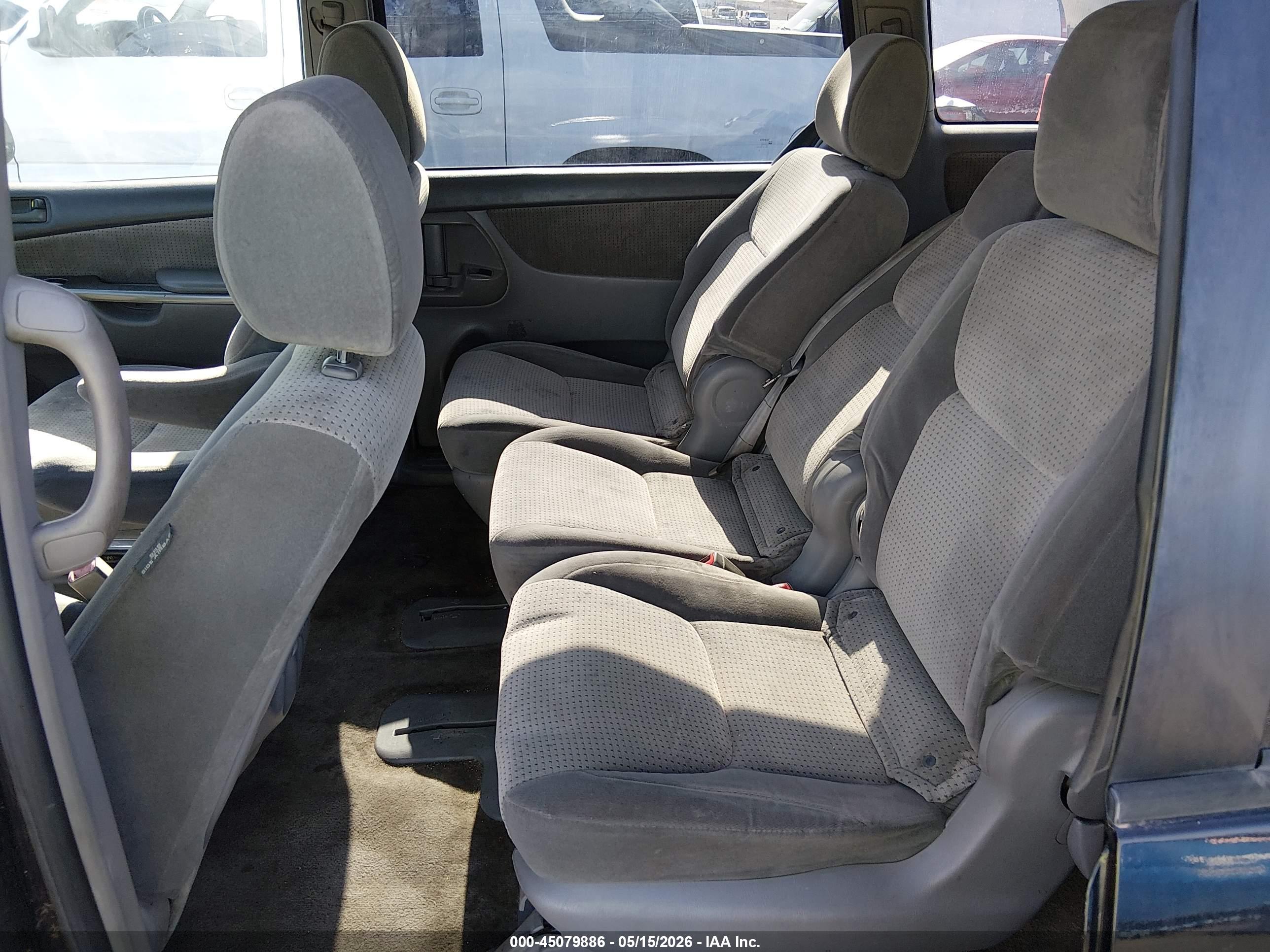 TOYOTA SIENNA image 8
