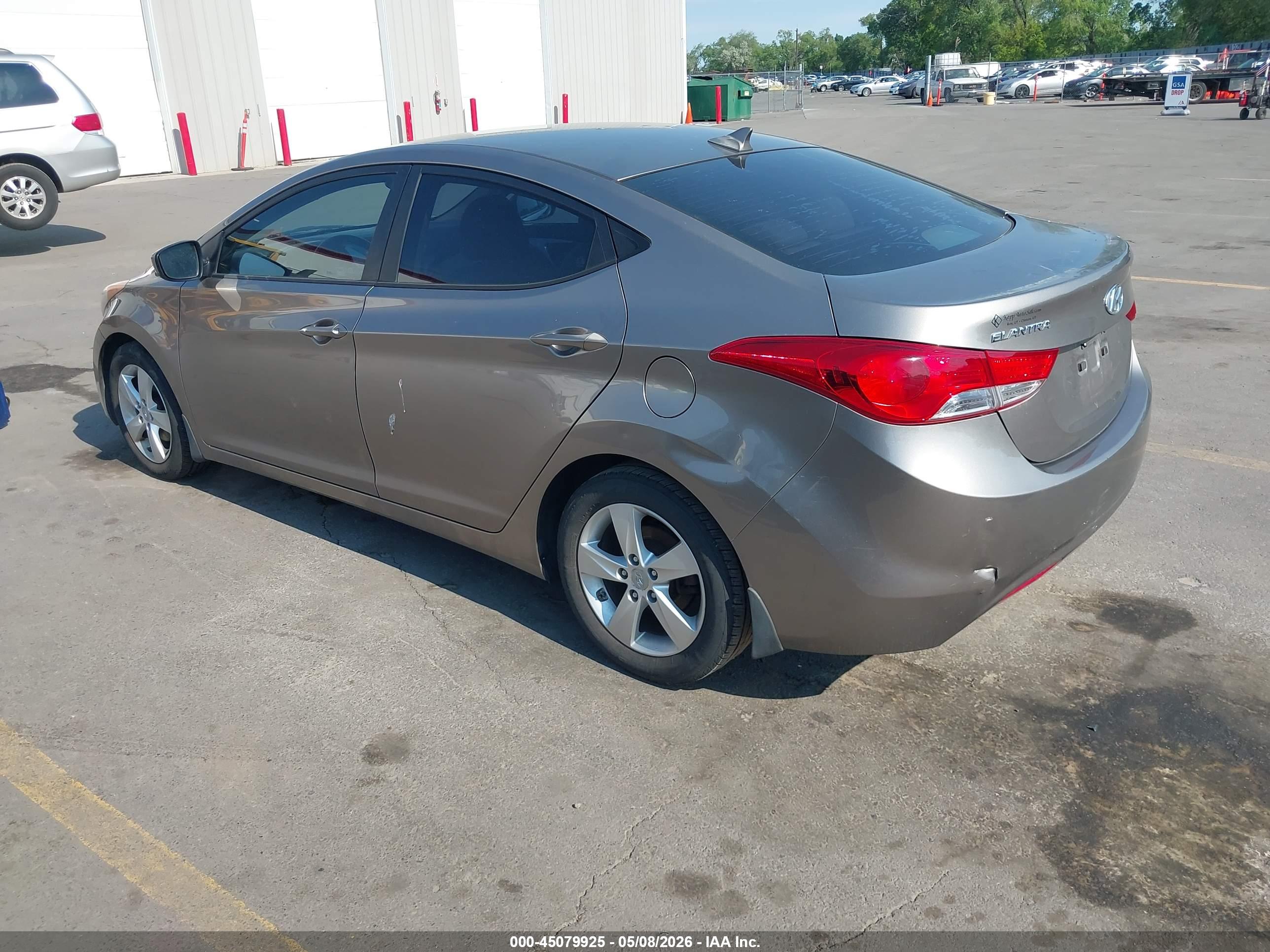 HYUNDAI ELANTRA image 3