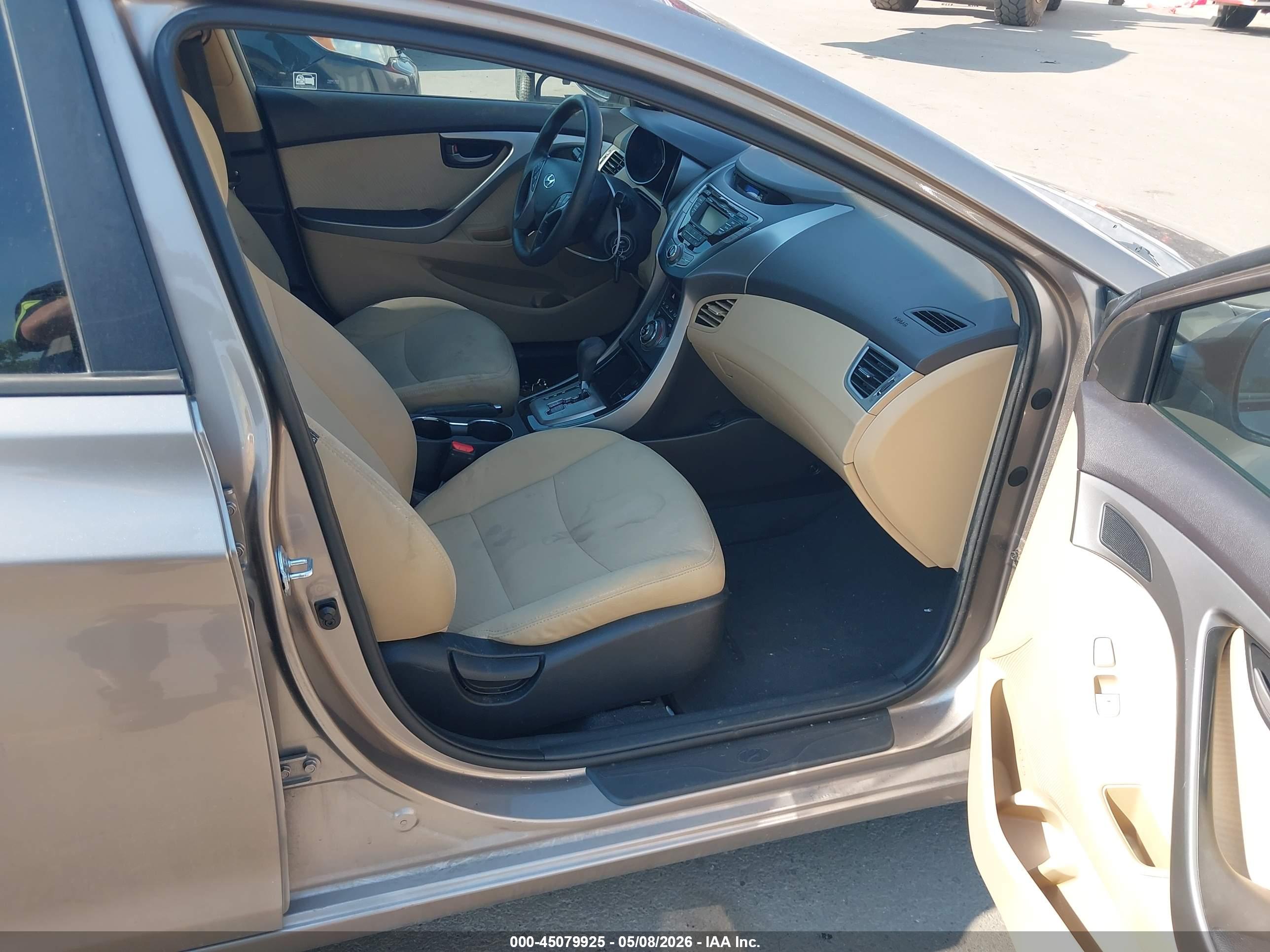 HYUNDAI ELANTRA image 5