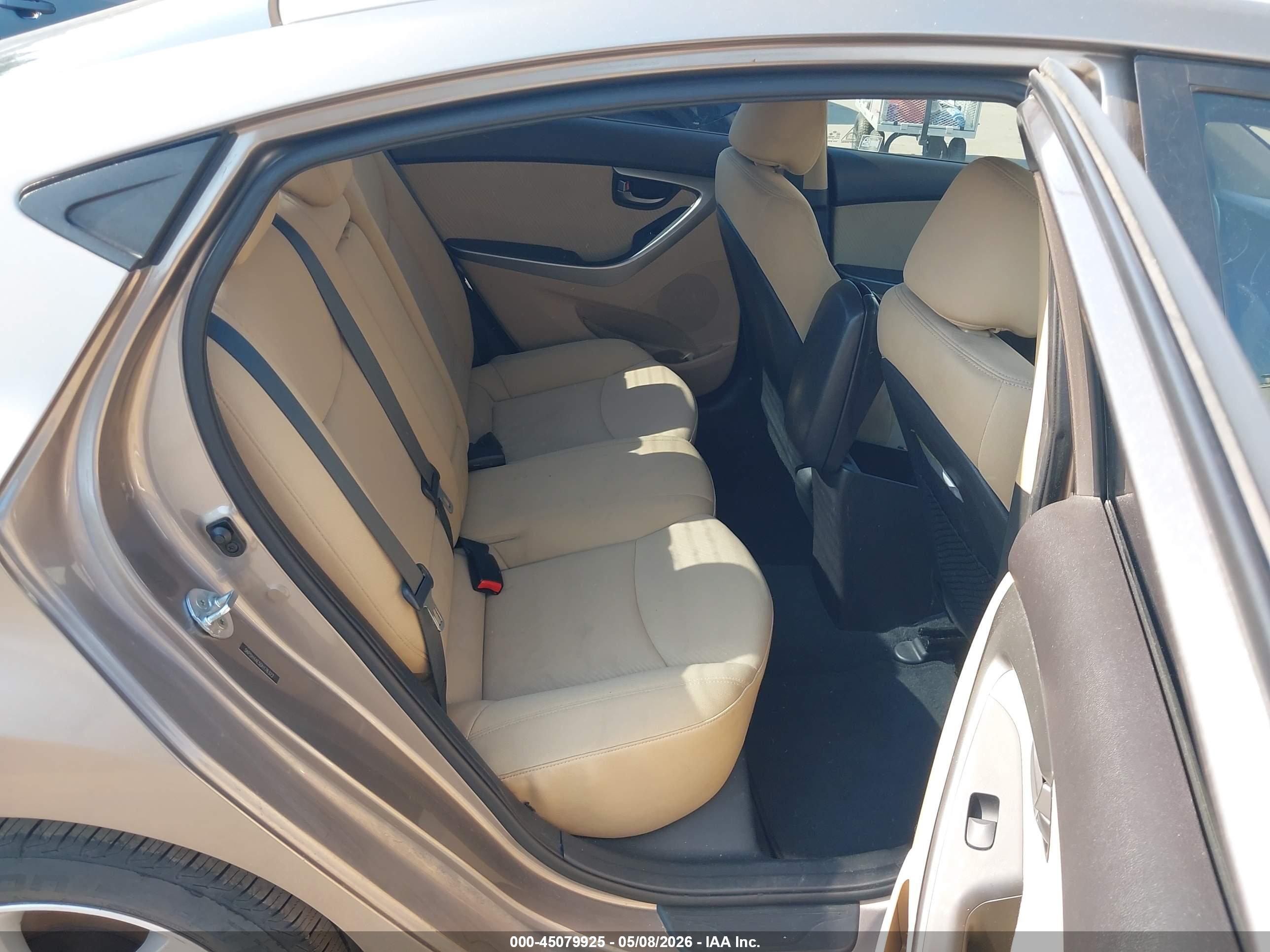HYUNDAI ELANTRA image 8