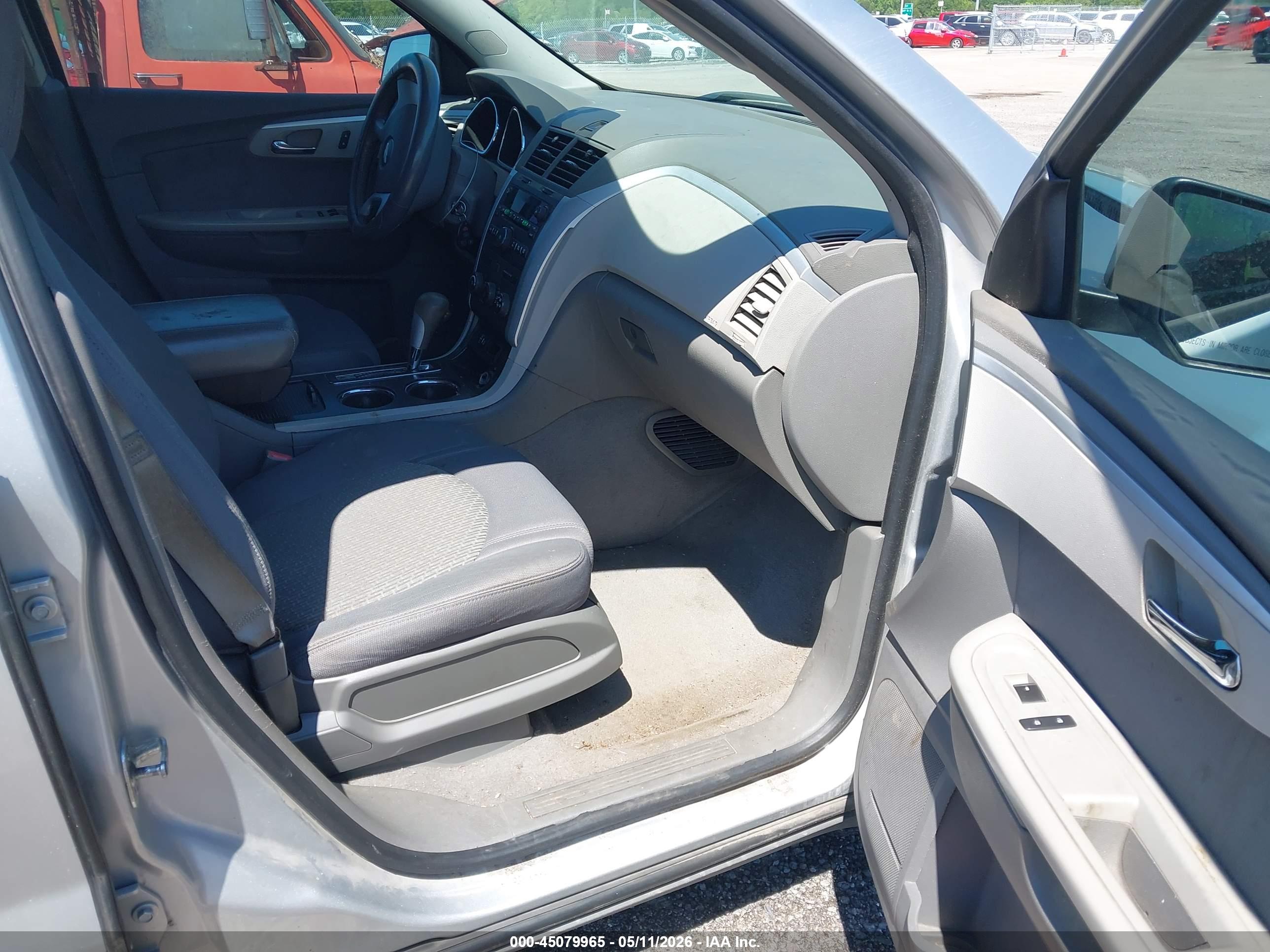 CHEVROLET TRAVERSE image 5