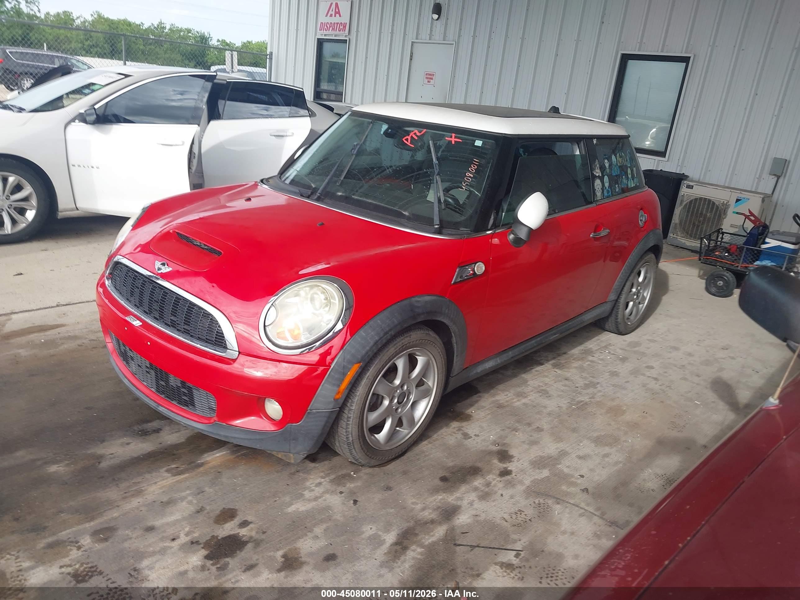 MINI COOPER image 2
