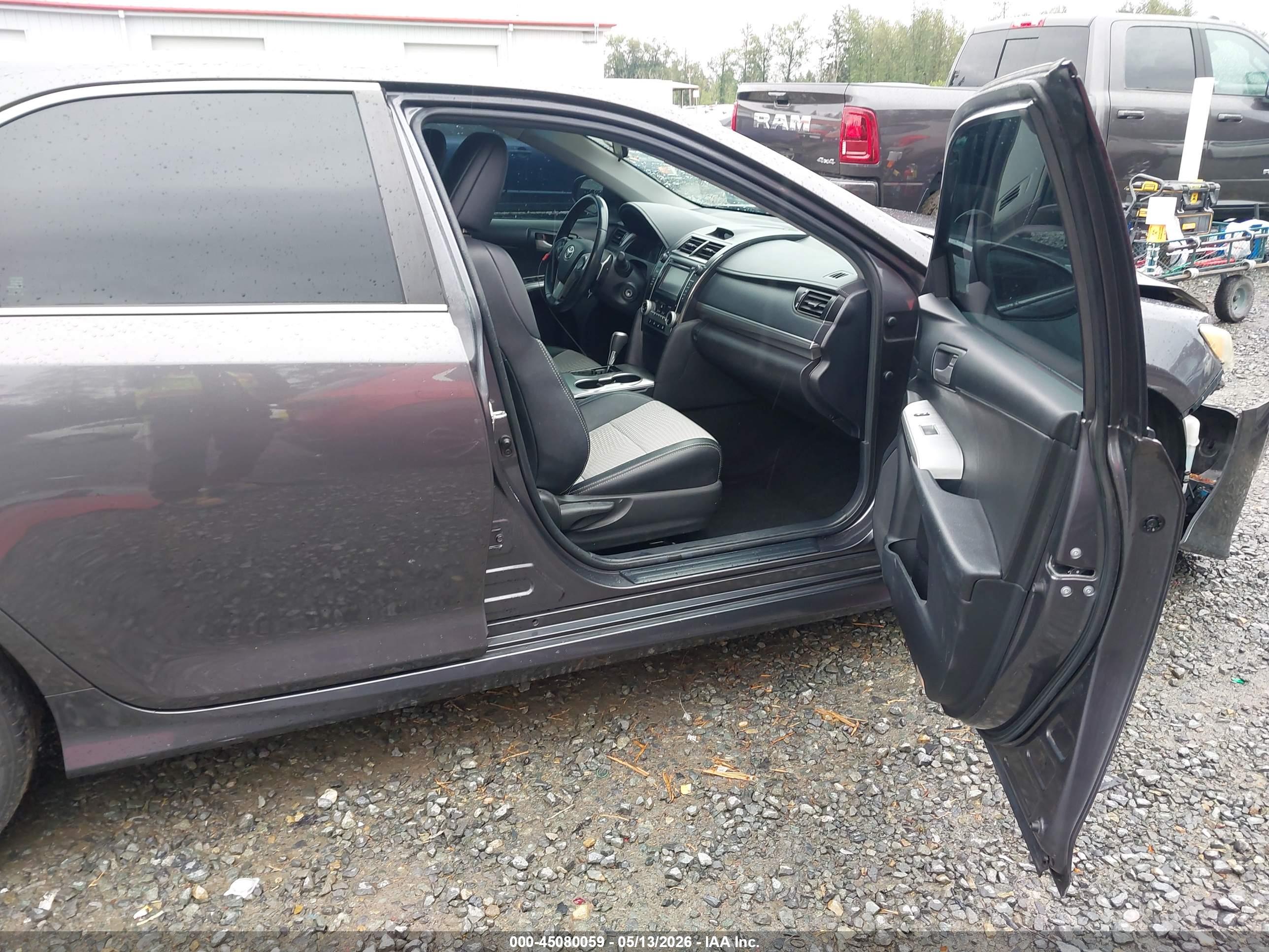 TOYOTA CAMRY image 5