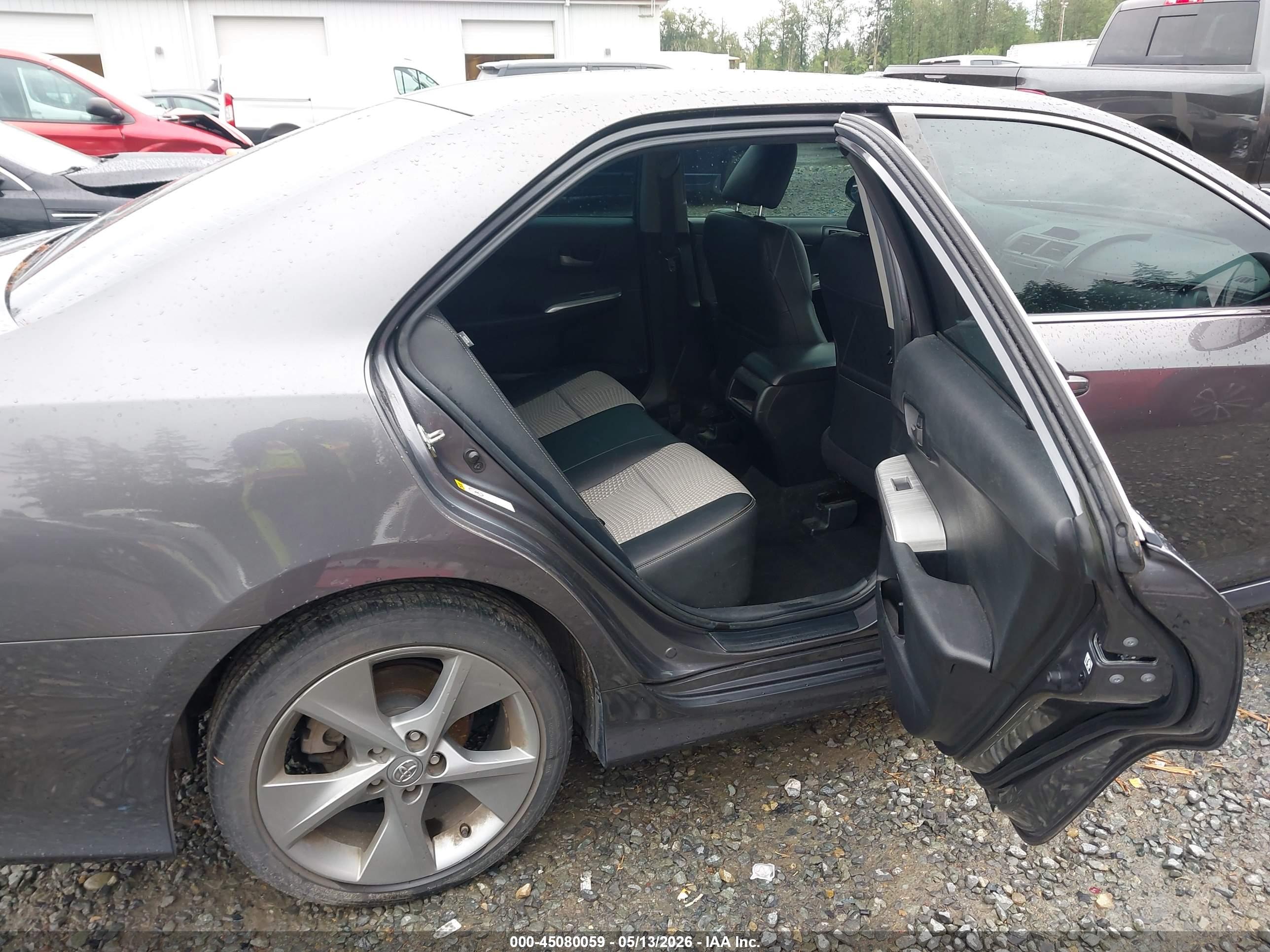 TOYOTA CAMRY image 8