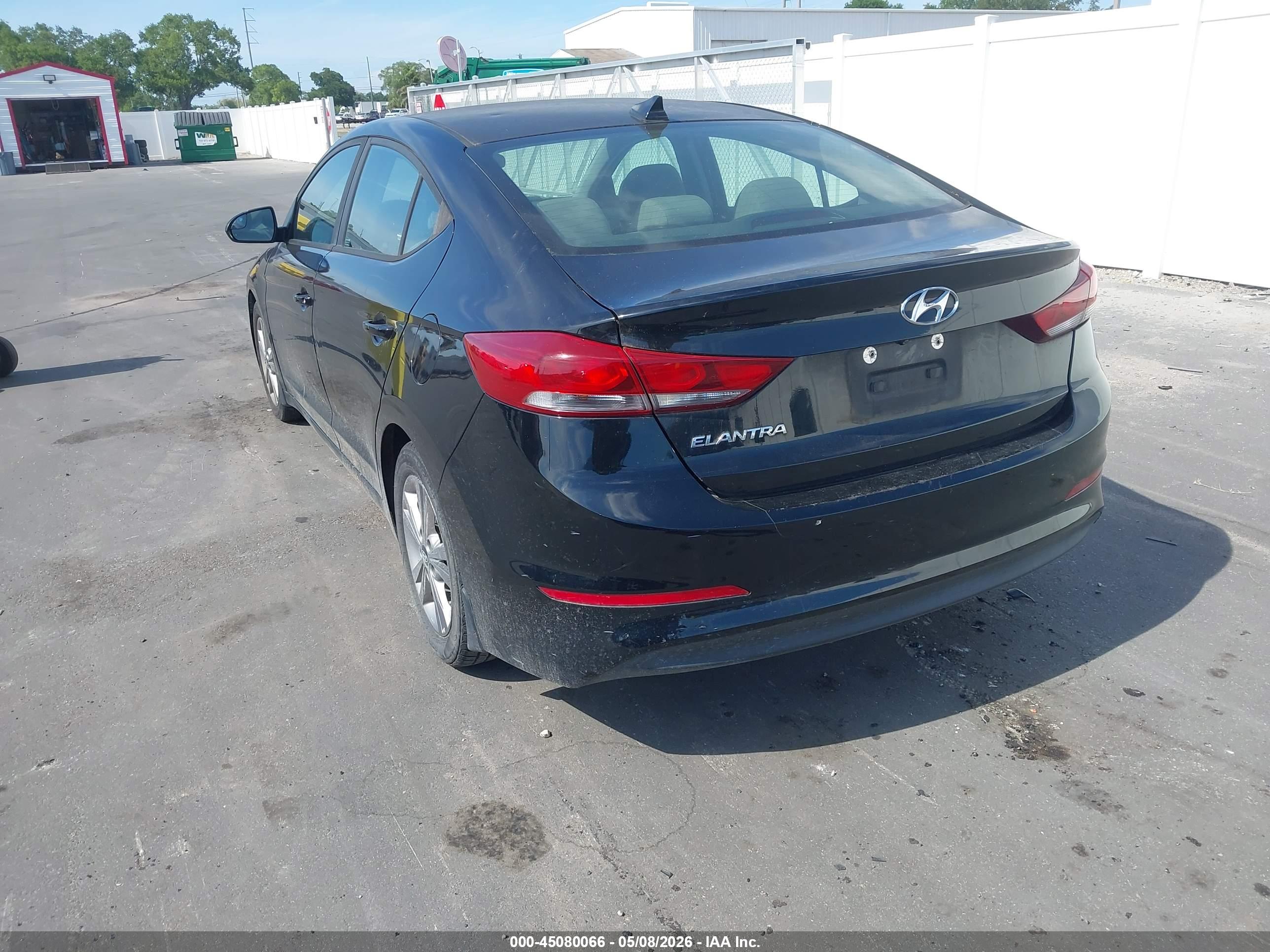 HYUNDAI ELANTRA image 3