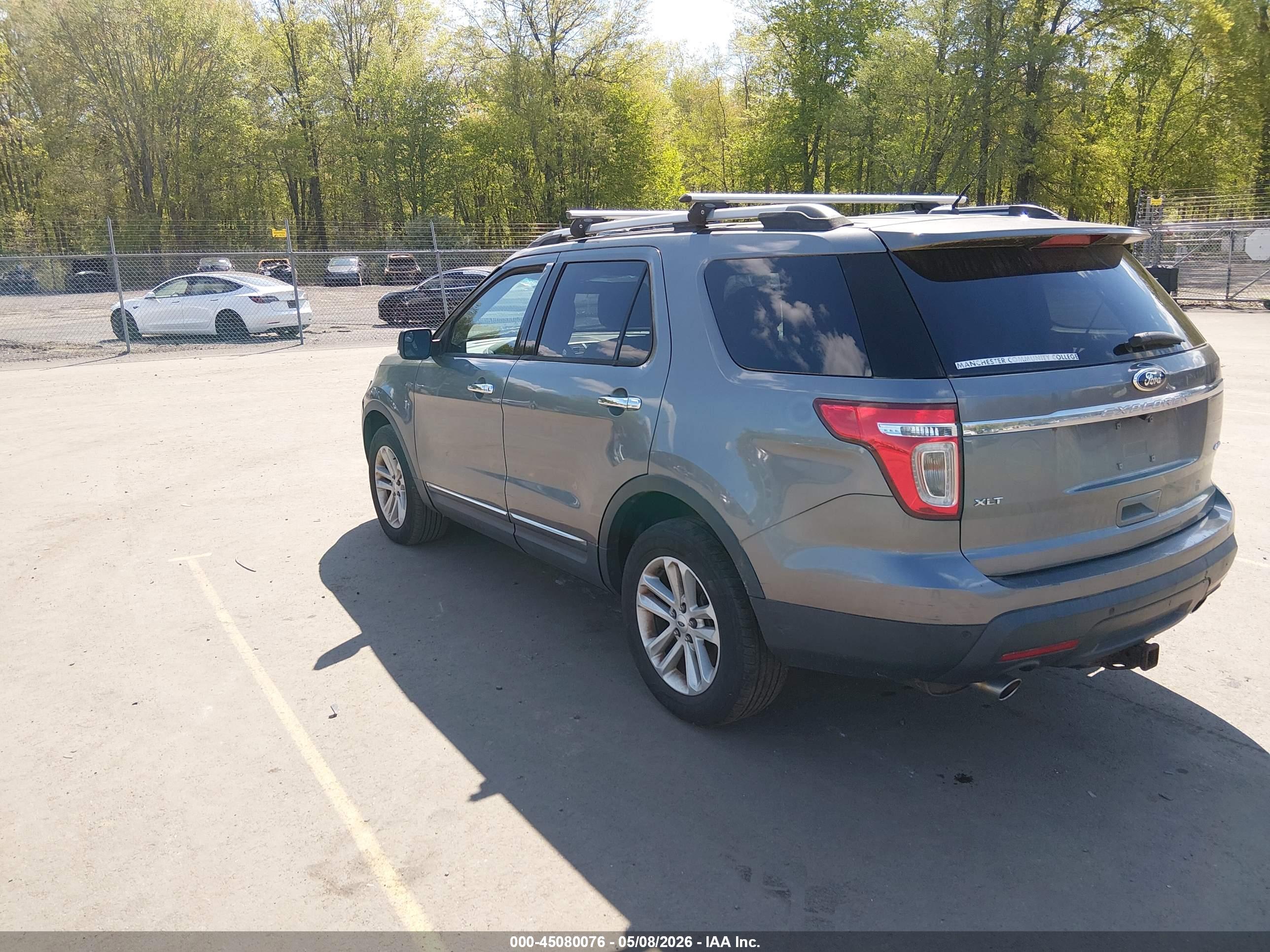 FORD EXPLORER image 3