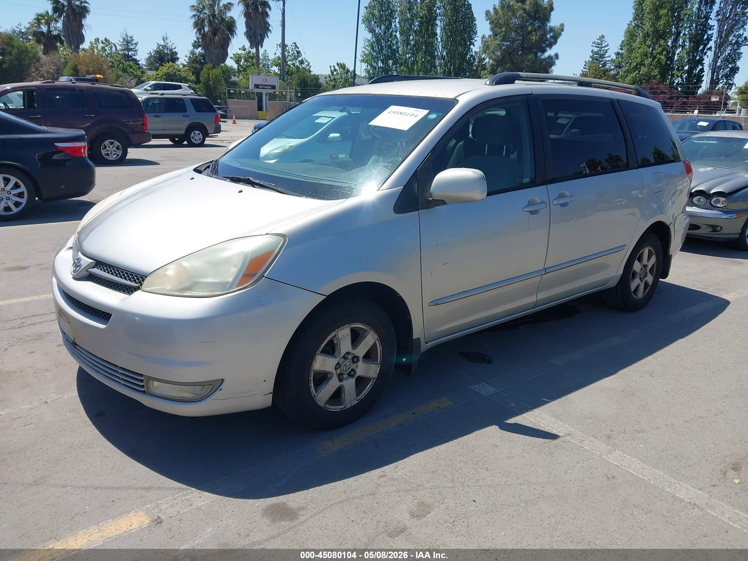 TOYOTA SIENNA image 2
