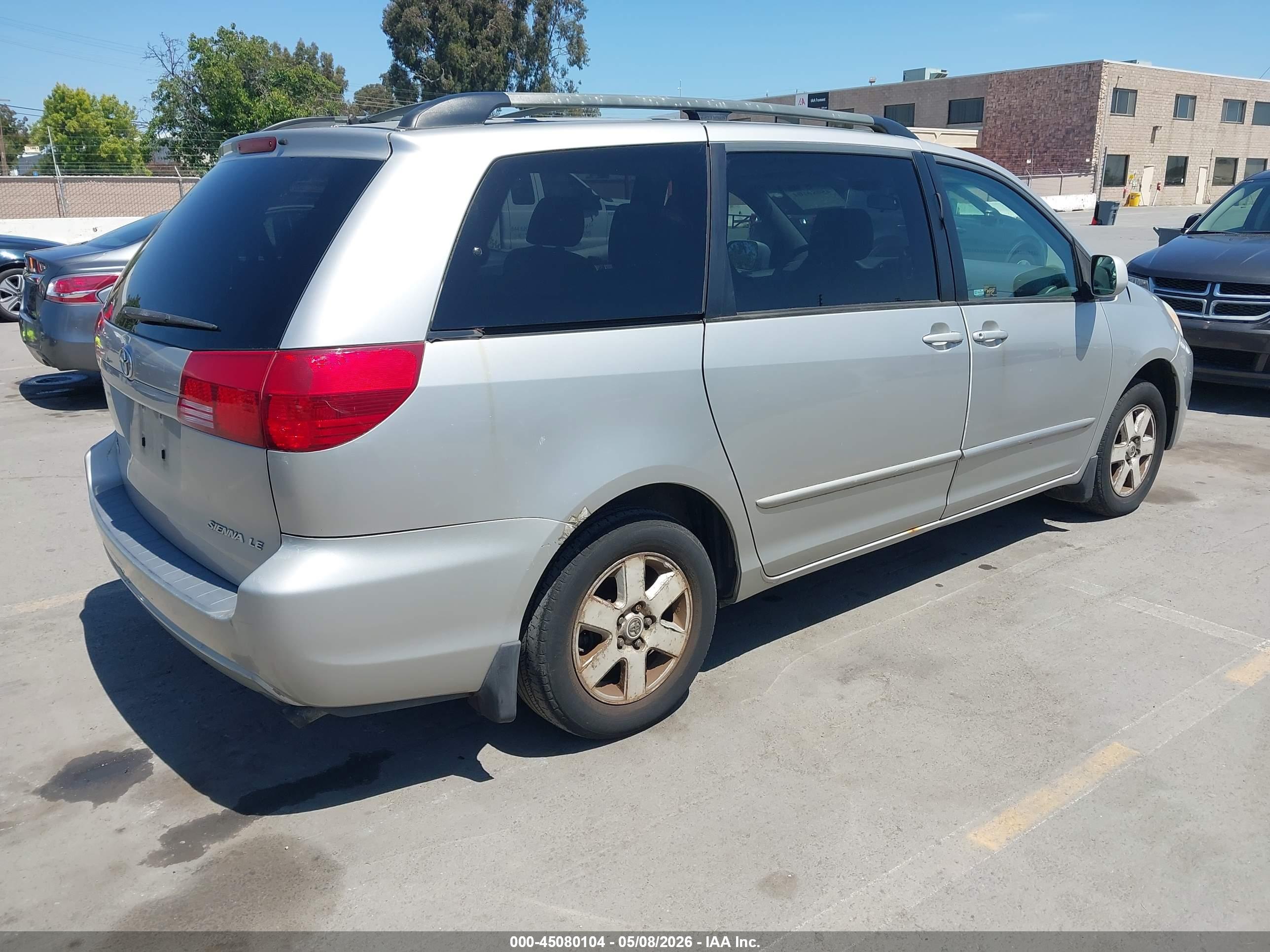 TOYOTA SIENNA image 4