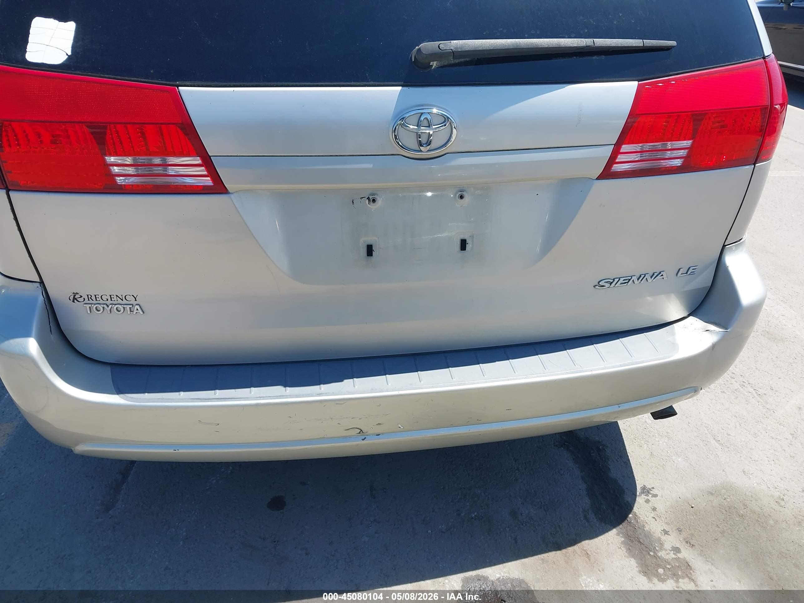 TOYOTA SIENNA image 6