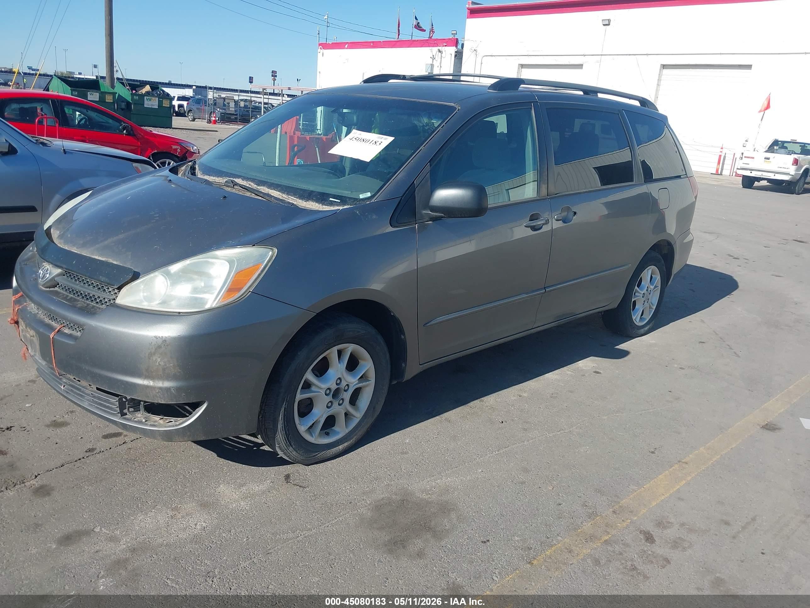 TOYOTA SIENNA image 2