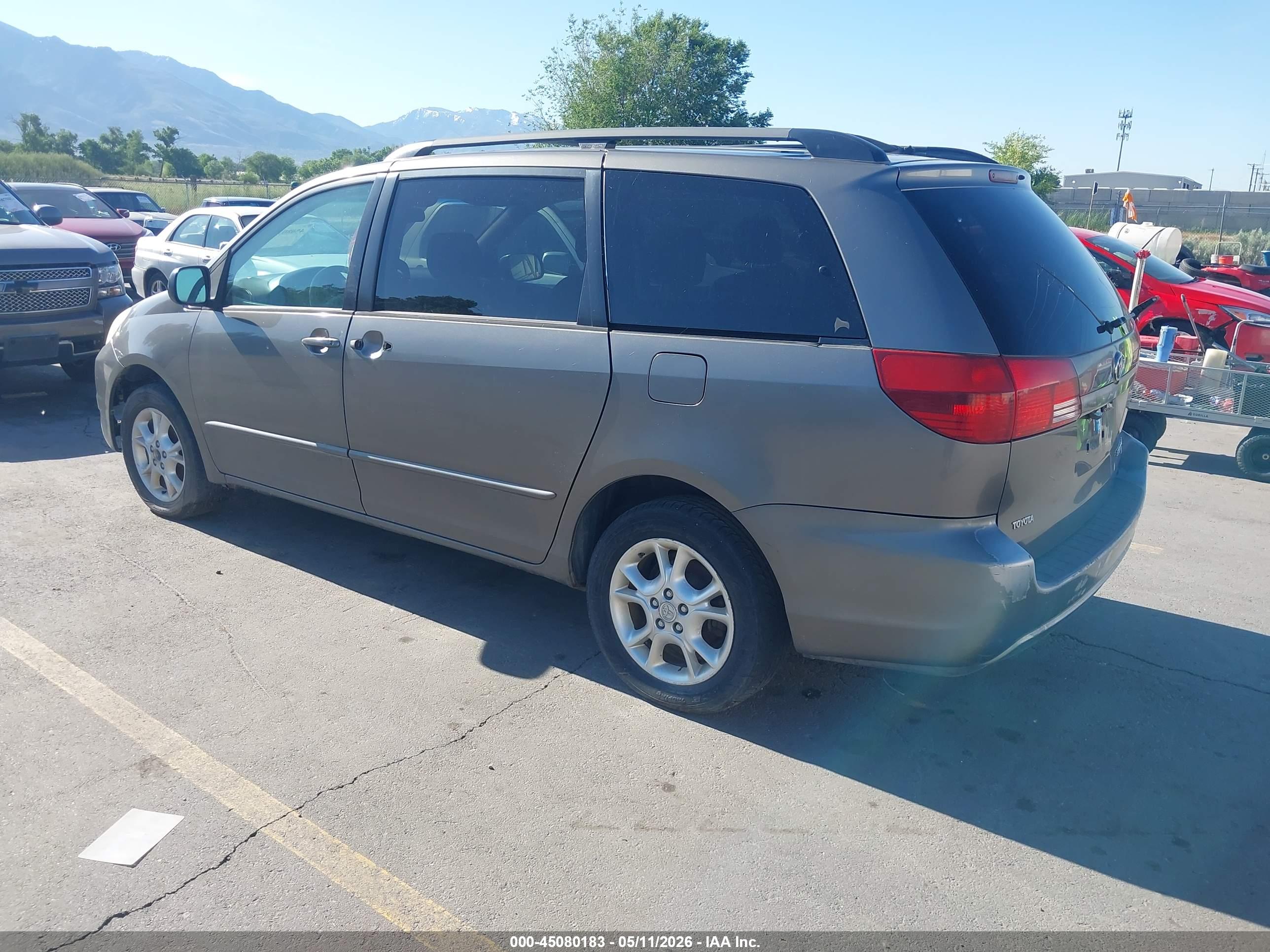 TOYOTA SIENNA image 3