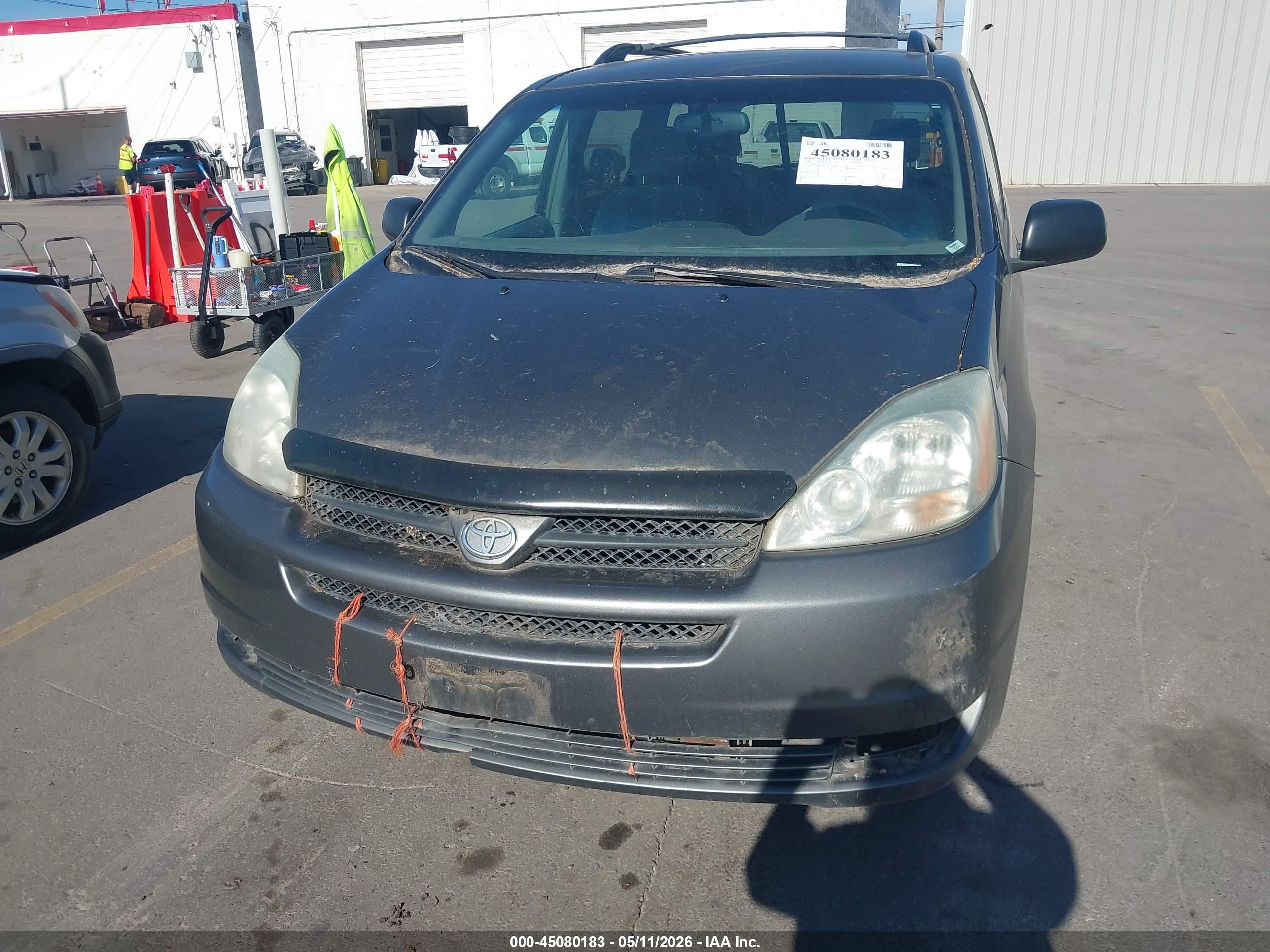 TOYOTA SIENNA image 6