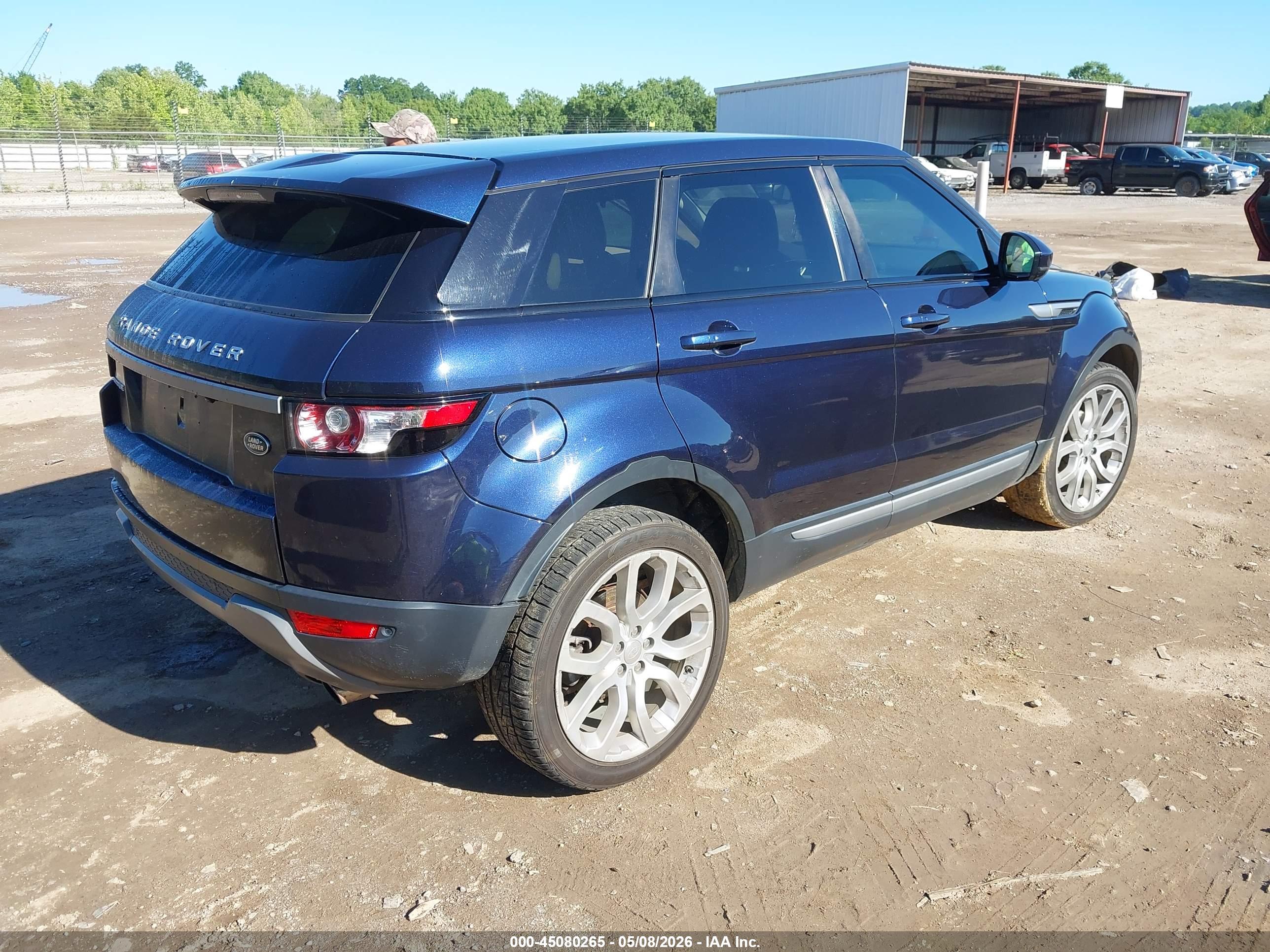 LAND ROVER image 4