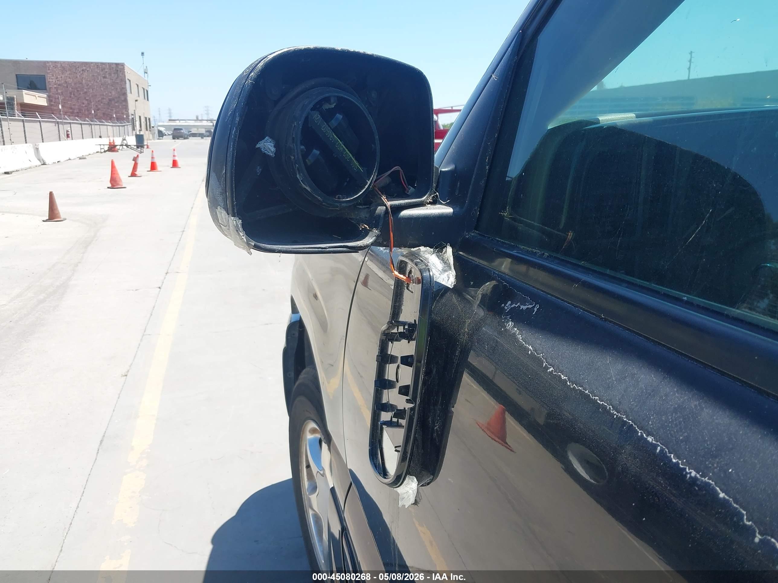 GMC YUKON image 6