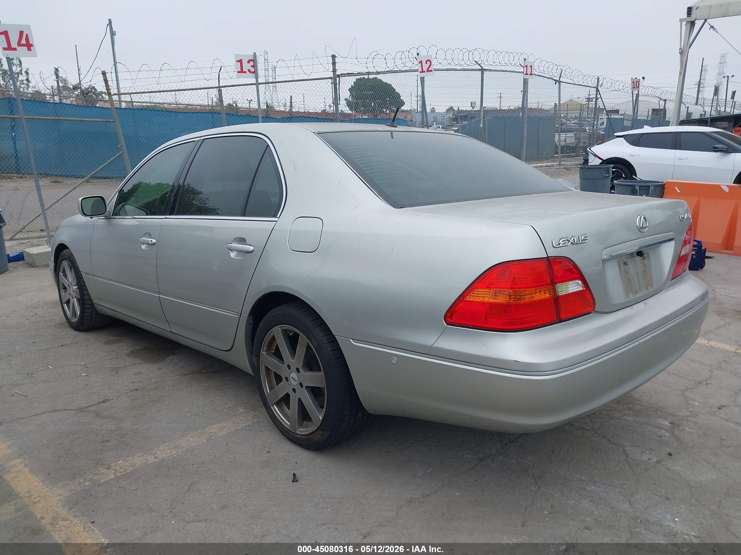 LEXUS LS image 3