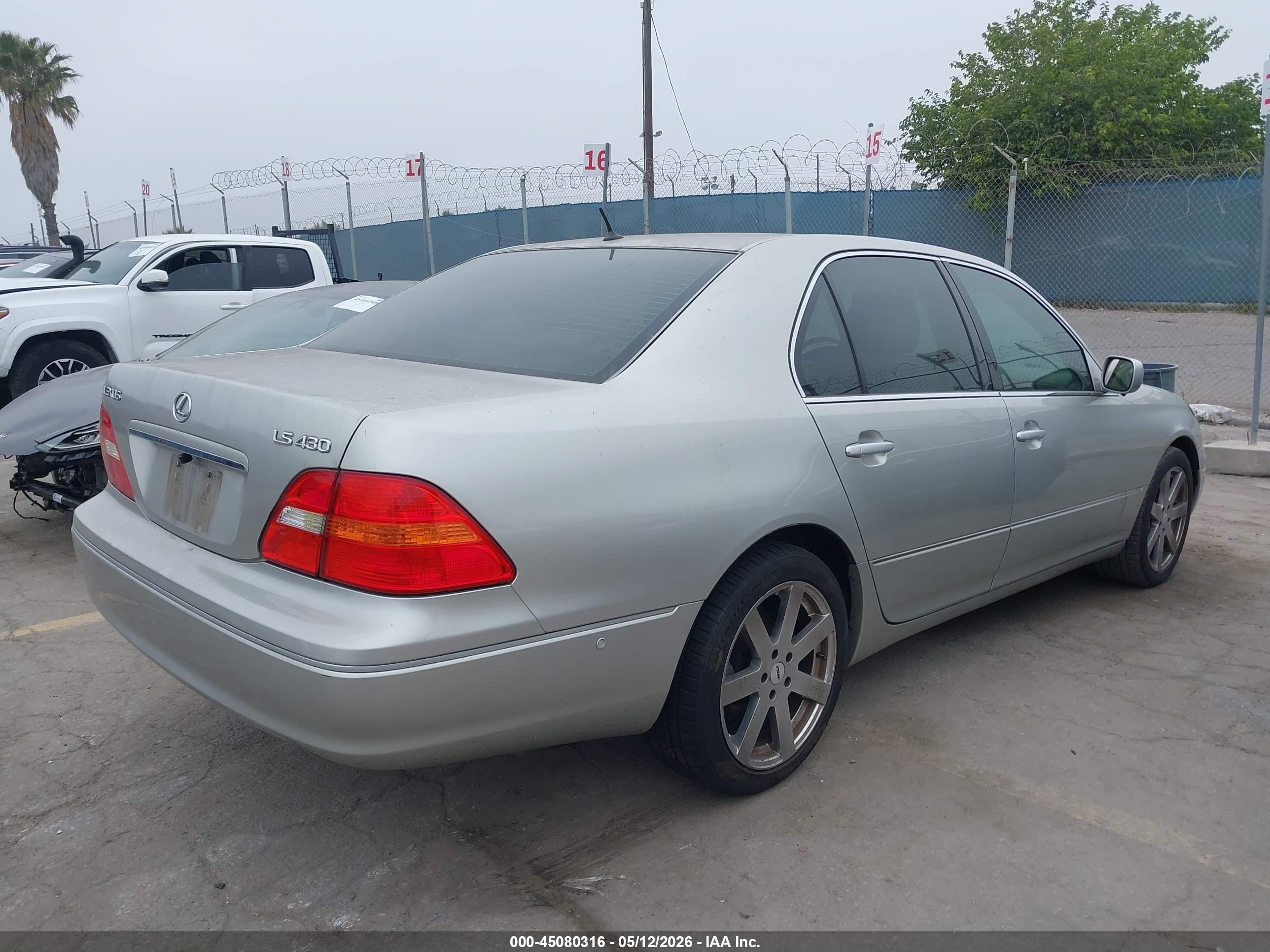 LEXUS LS image 4