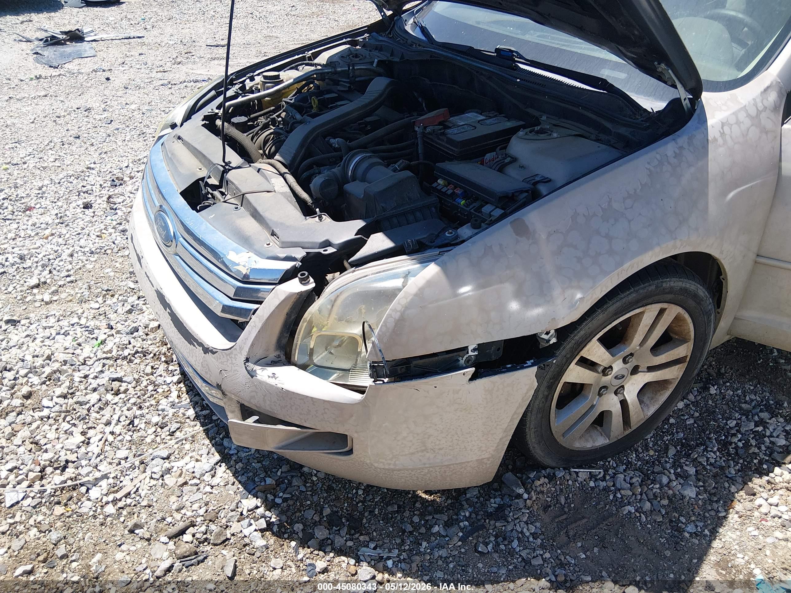 FORD FUSION image 6