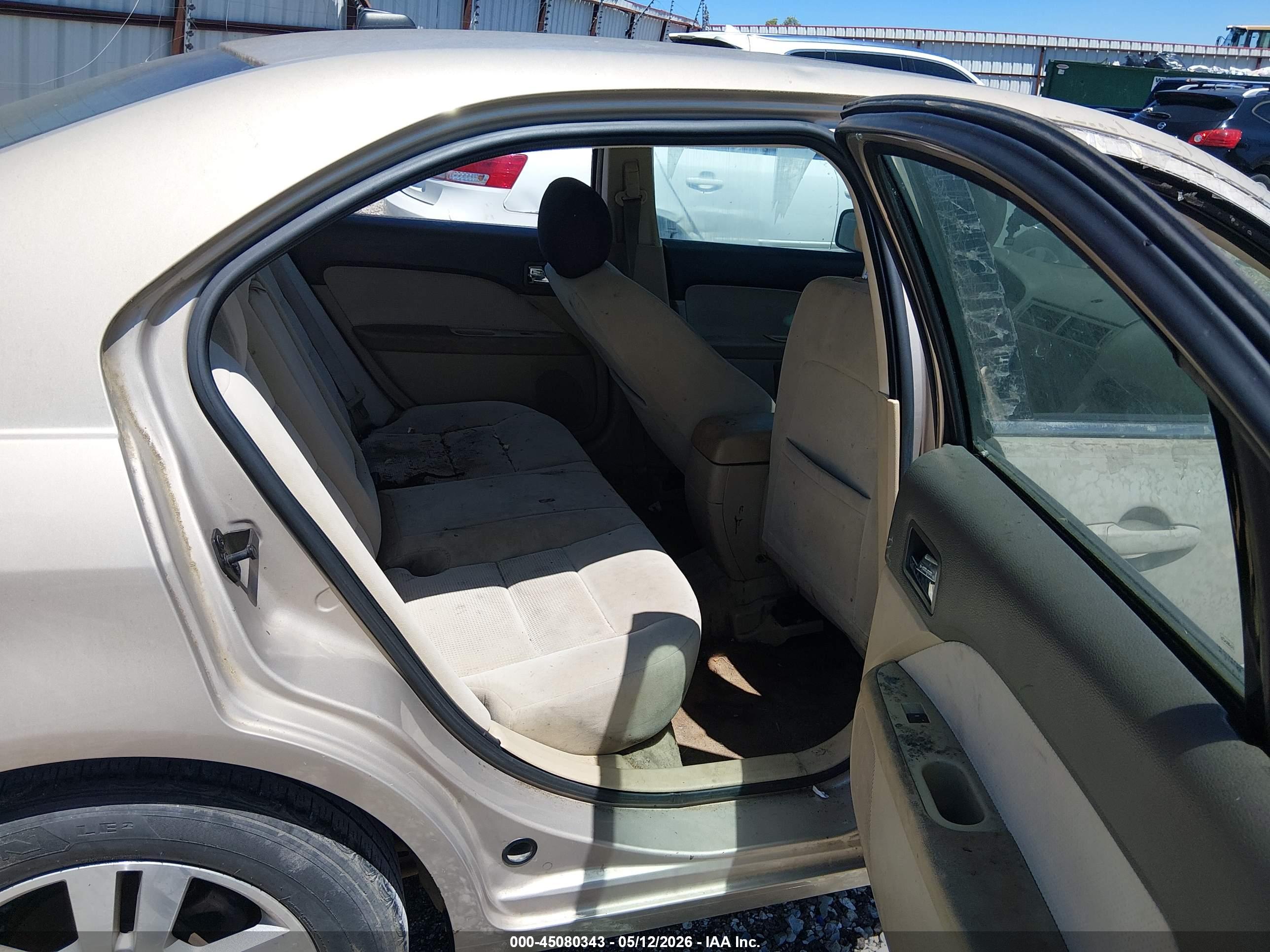 FORD FUSION image 8