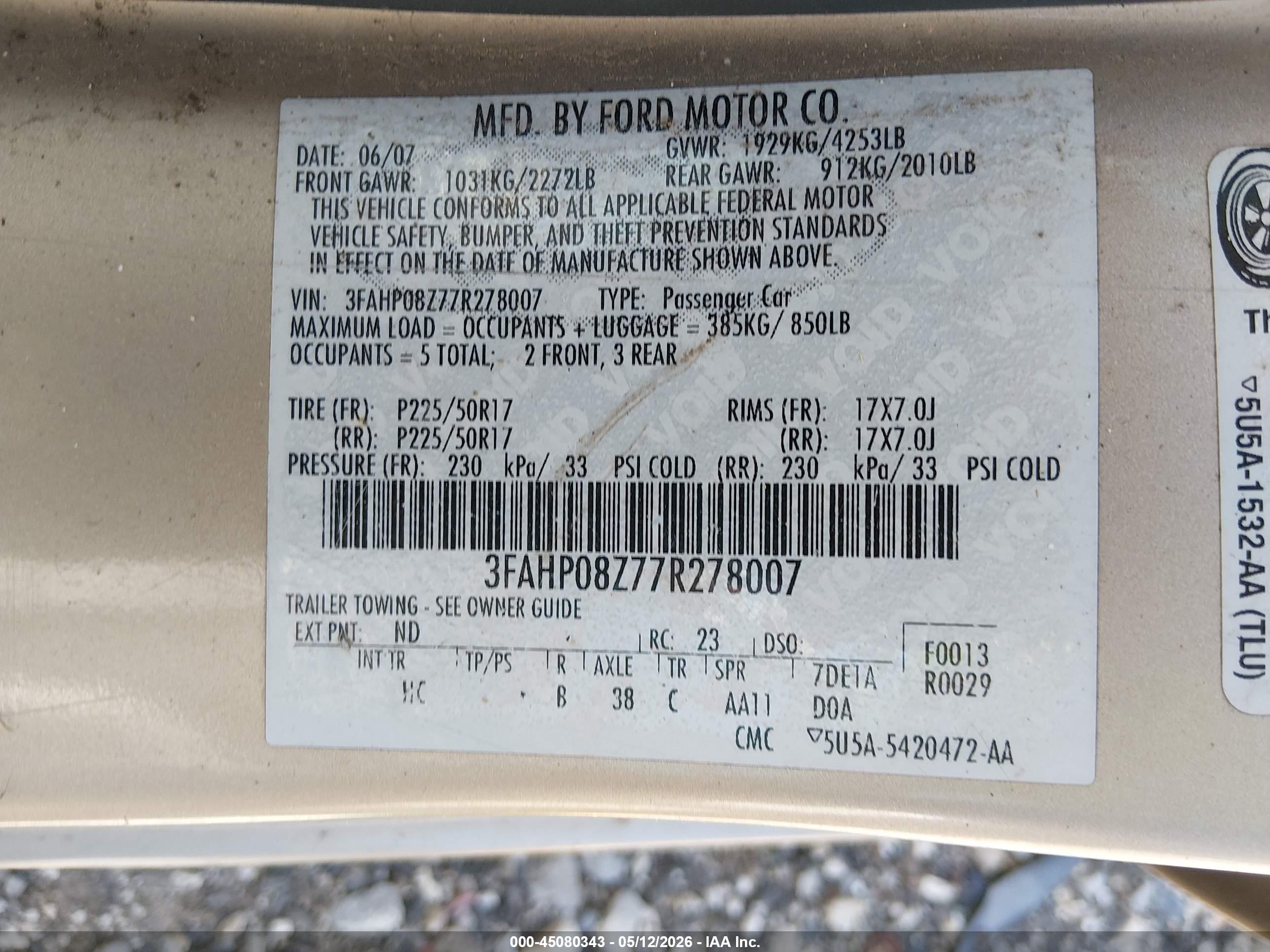 FORD FUSION image 9