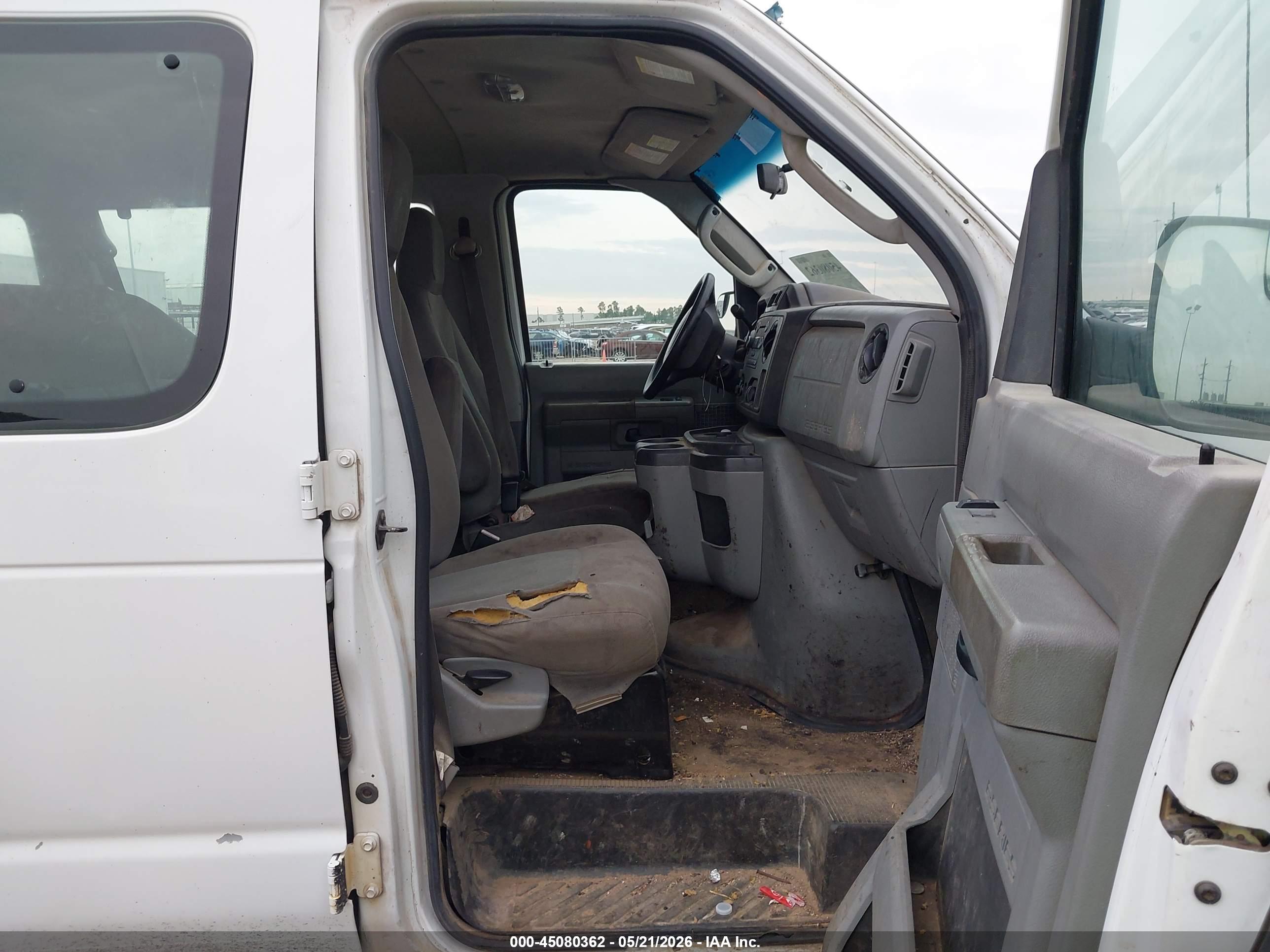 FORD E-350 image 5