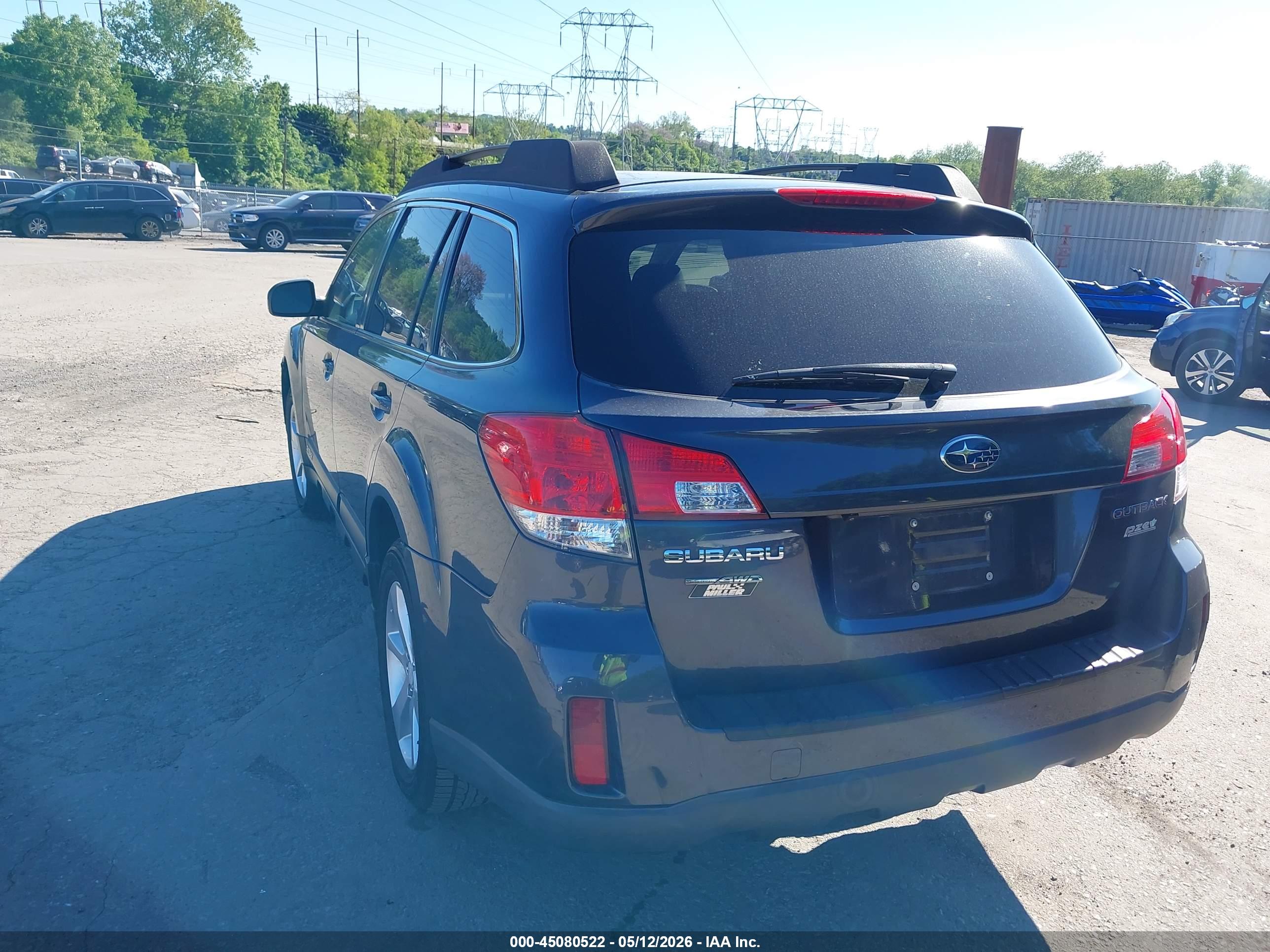 SUBARU OUTBACK image 3