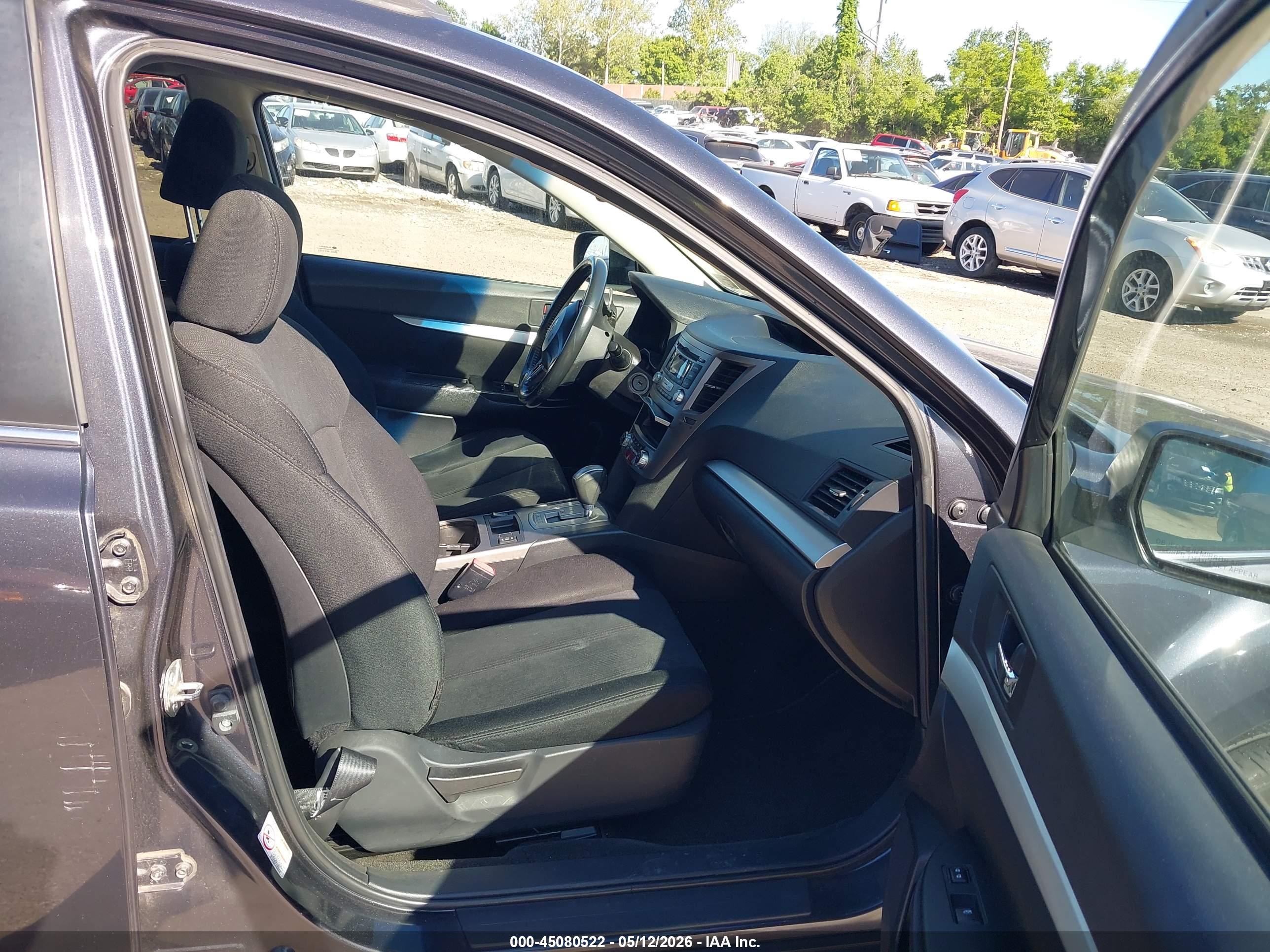 SUBARU OUTBACK image 5