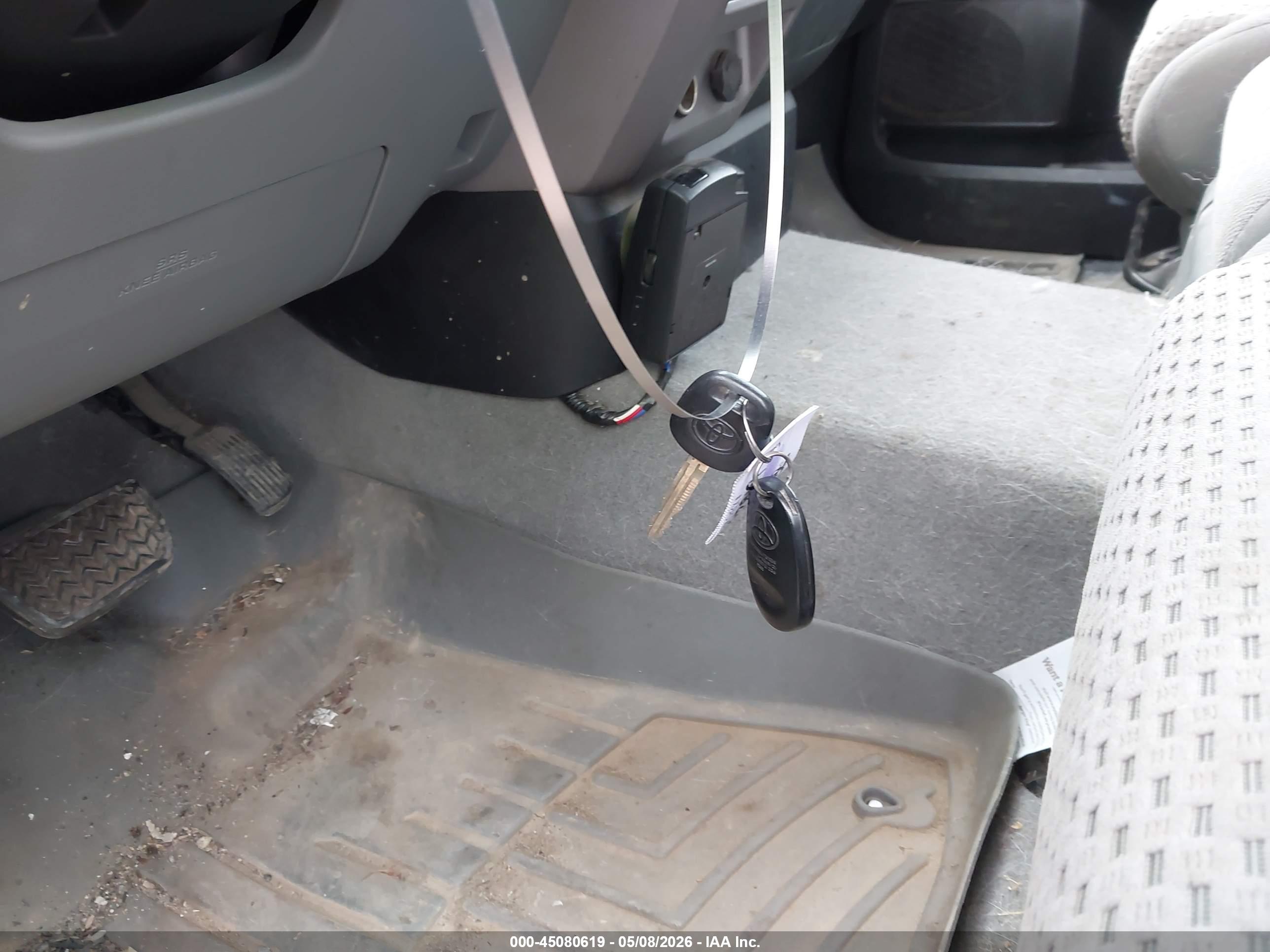 TOYOTA TUNDRA image 11