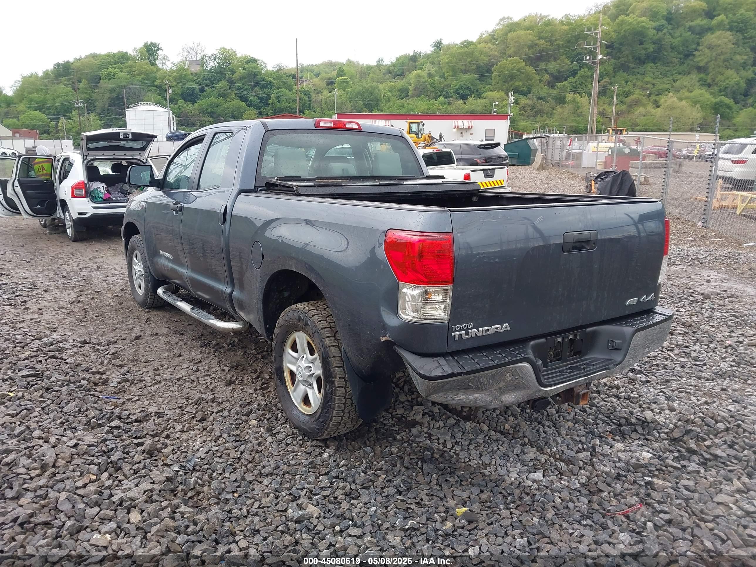 TOYOTA TUNDRA image 3