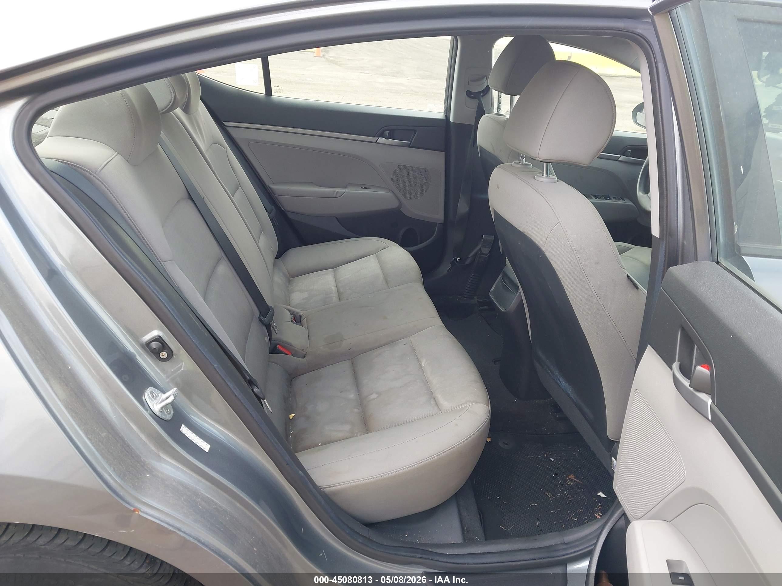 HYUNDAI ELANTRA image 8