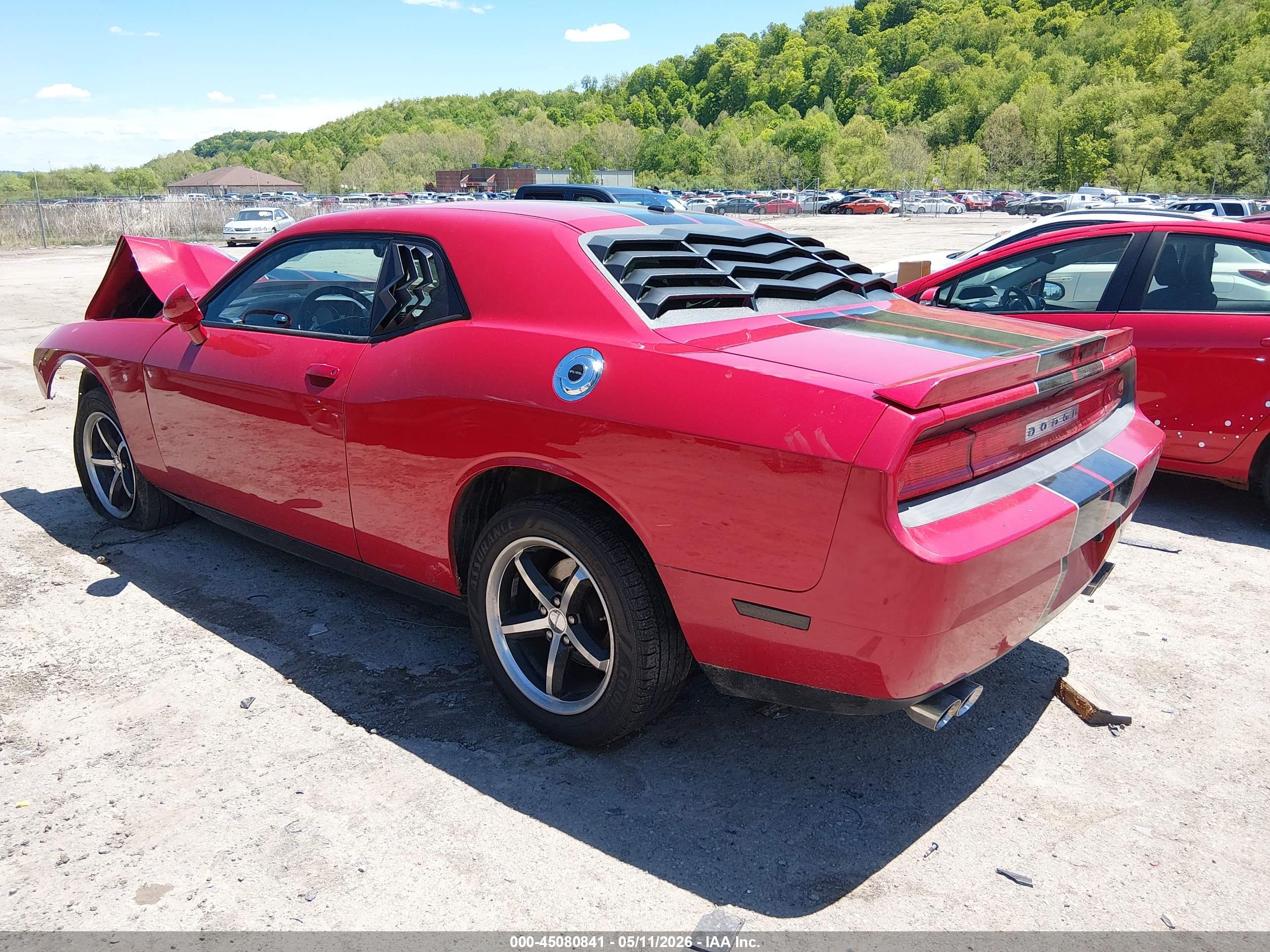 DODGE CHALLENGER image 3