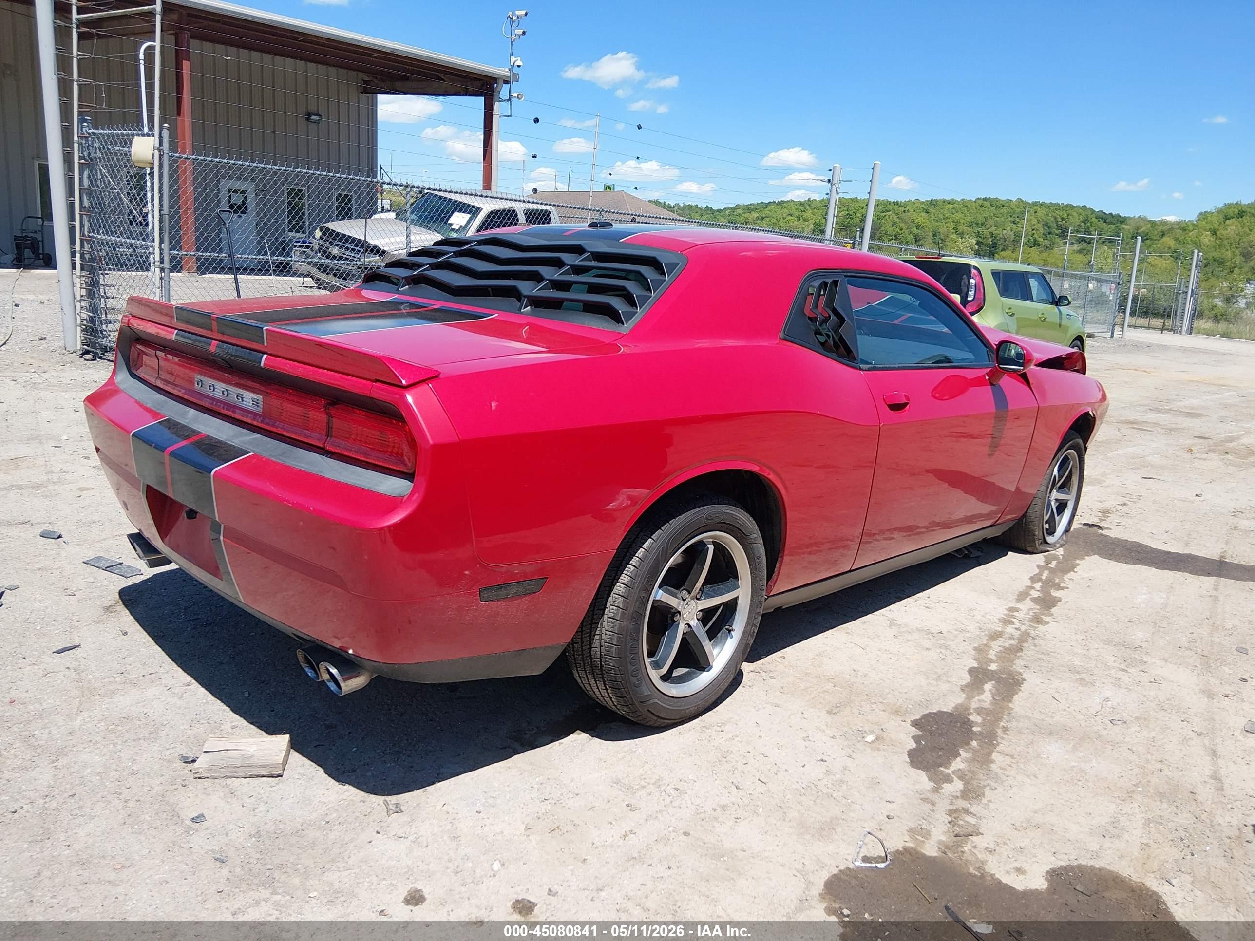 DODGE CHALLENGER image 4