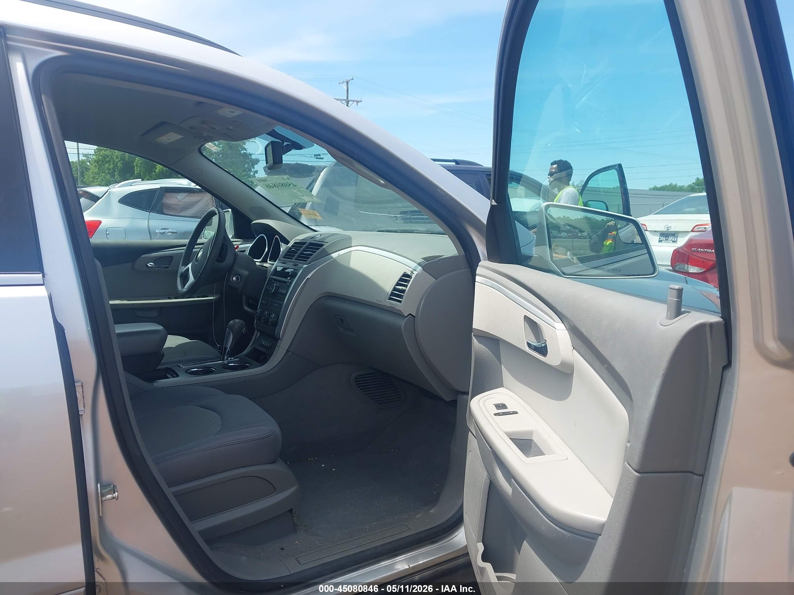 CHEVROLET TRAVERSE image 5