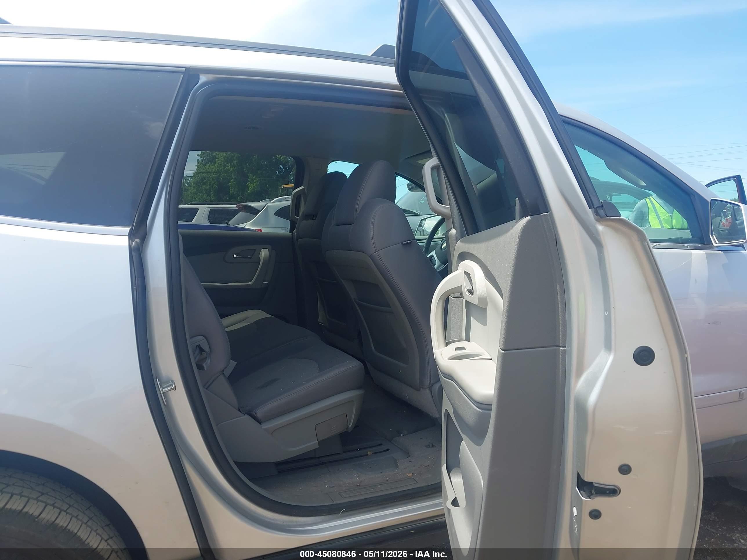 CHEVROLET TRAVERSE image 8