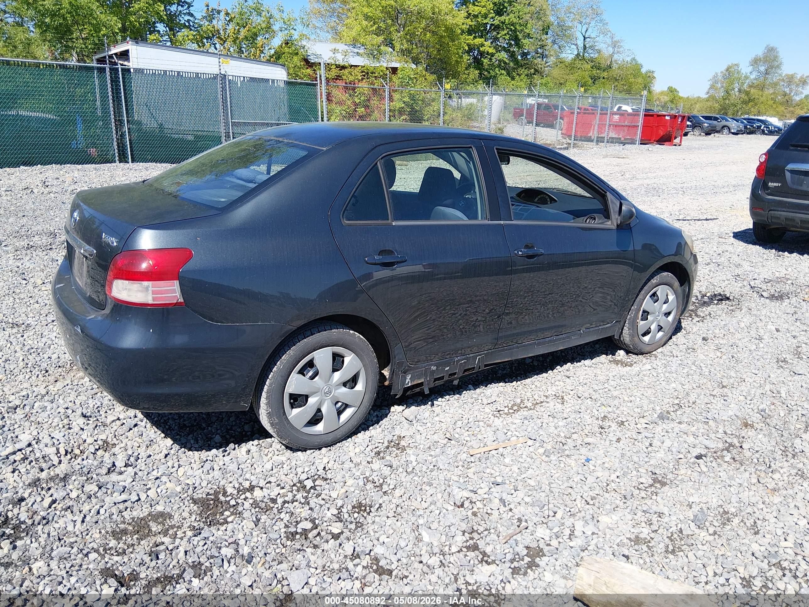 TOYOTA YARIS image 4
