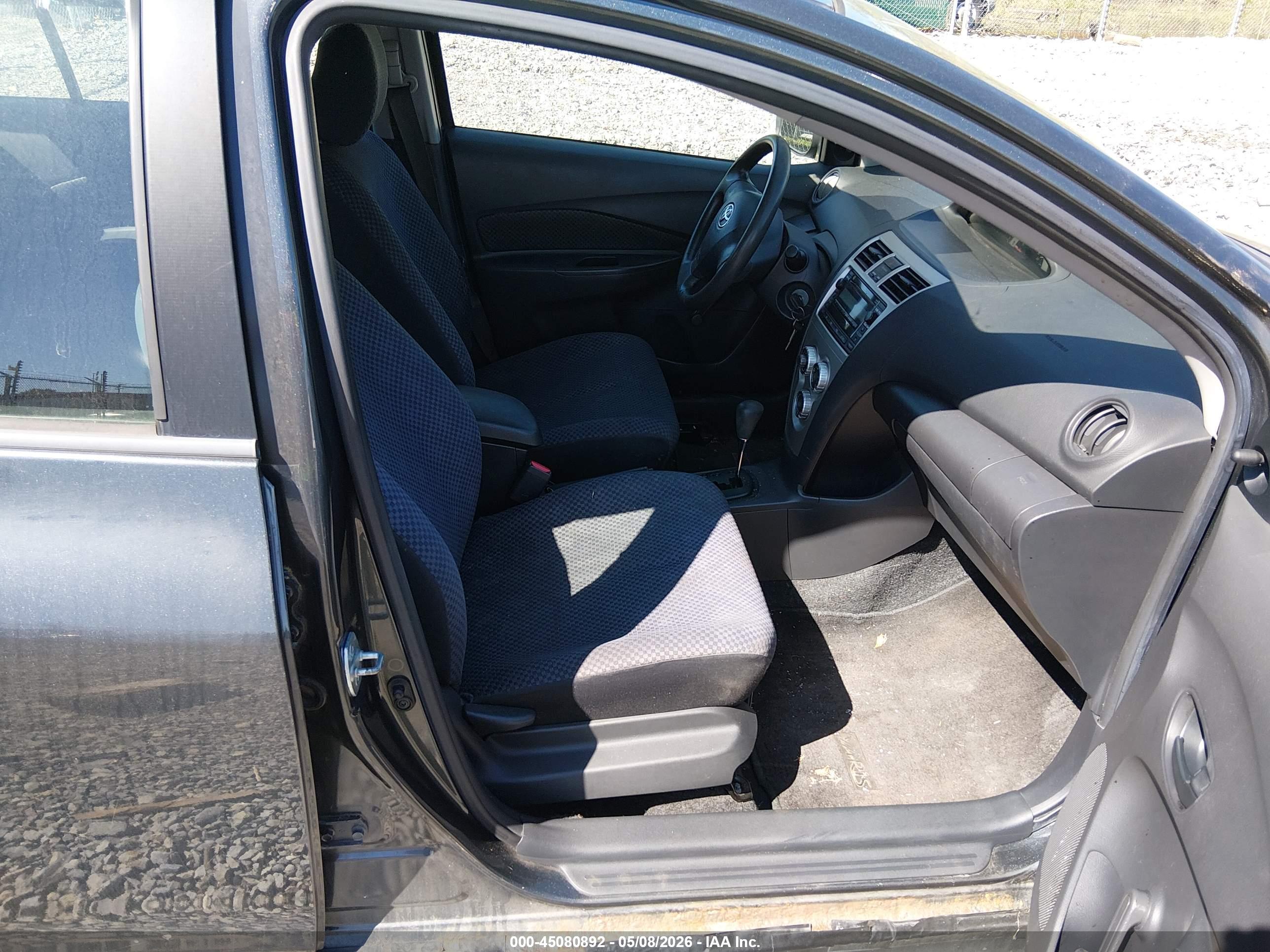 TOYOTA YARIS image 5