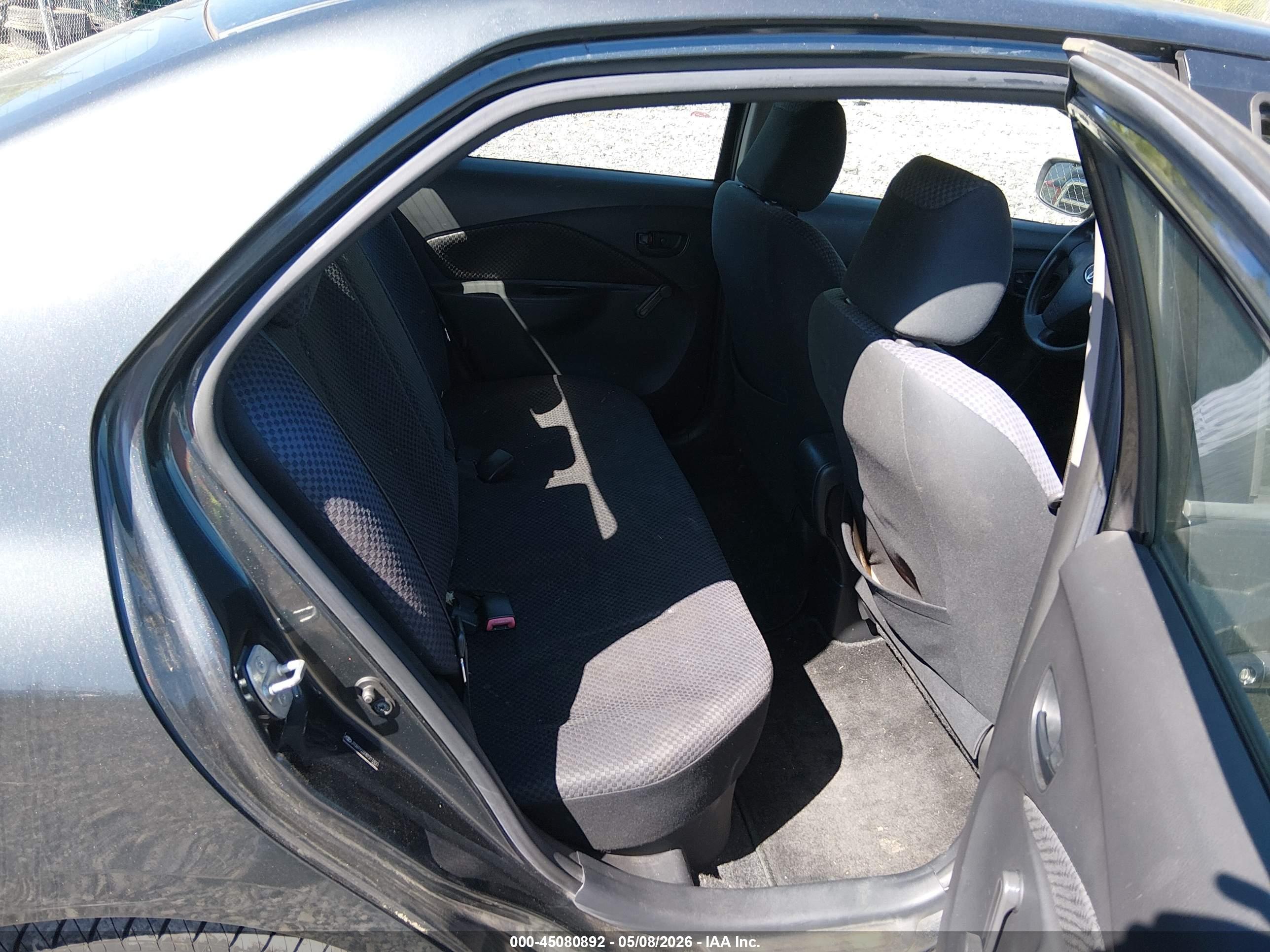 TOYOTA YARIS image 8