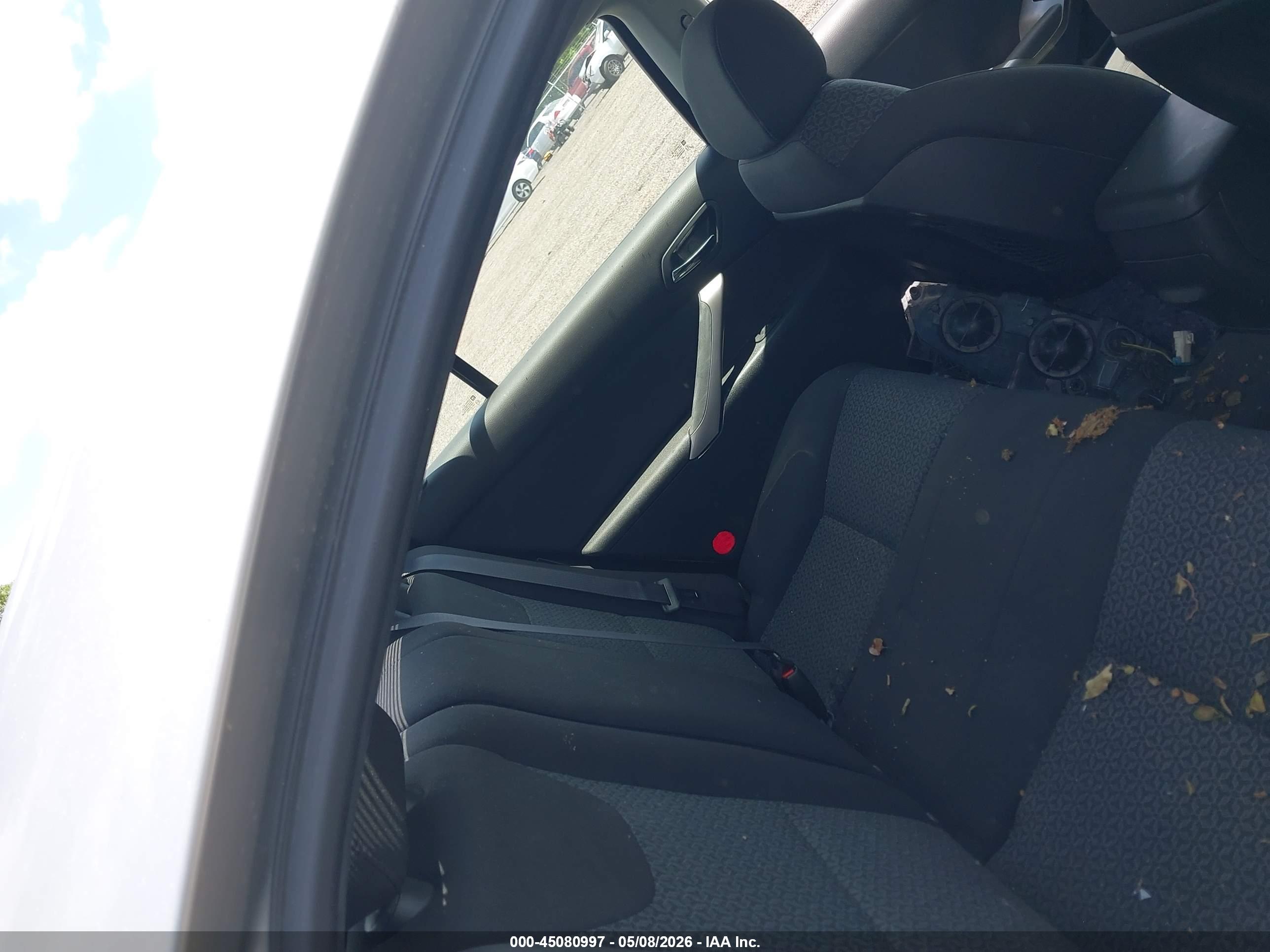 PONTIAC G6 image 8