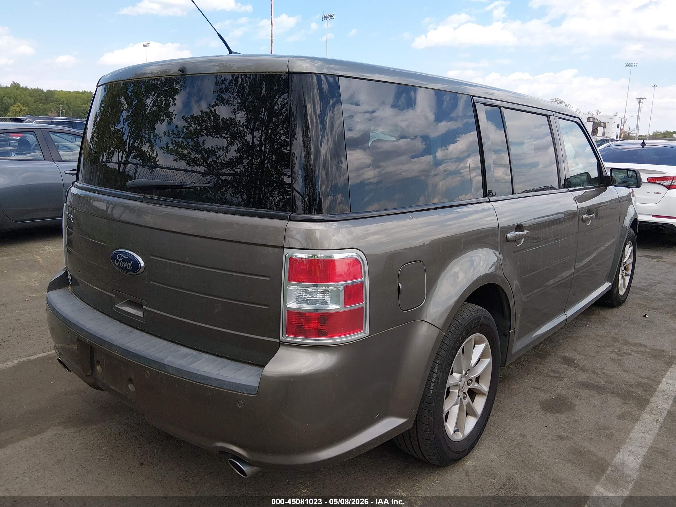 FORD FLEX image 4
