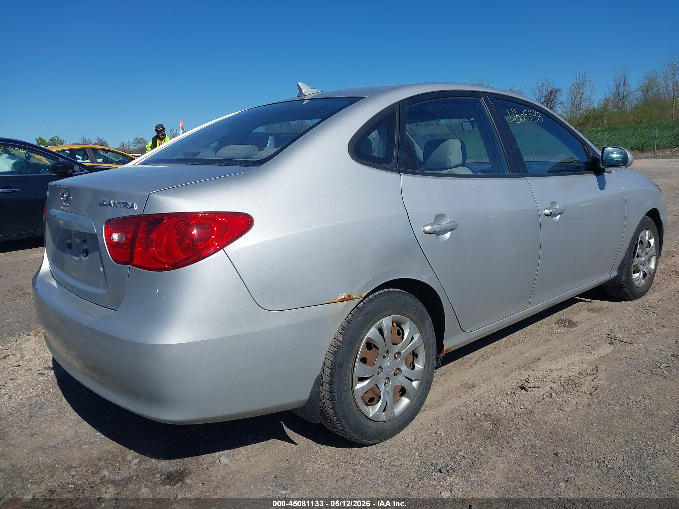 HYUNDAI ELANTRA image 4