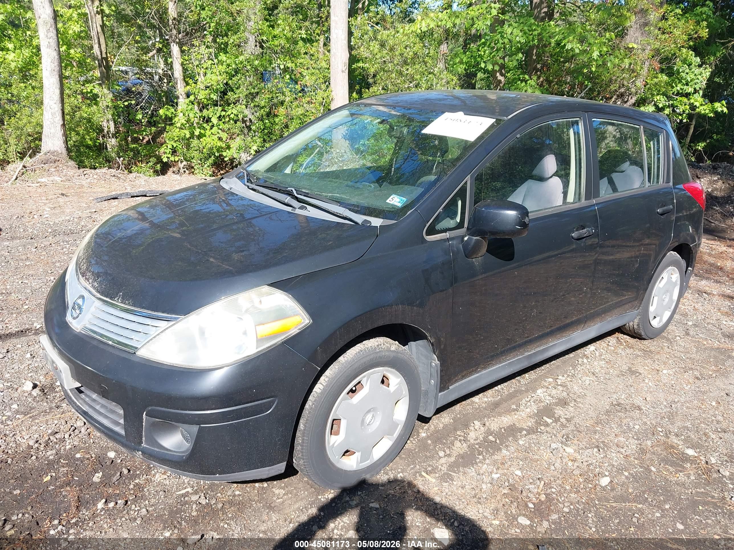 NISSAN VERSA image 2