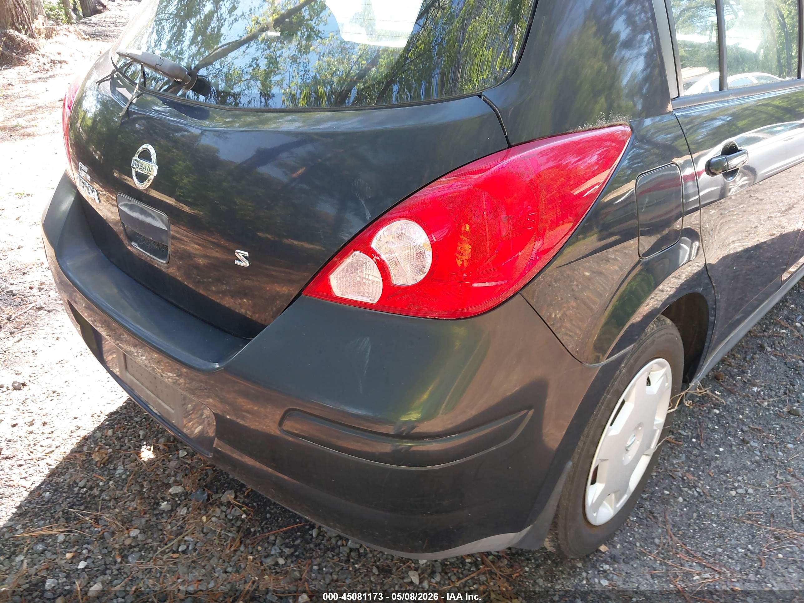NISSAN VERSA image 6