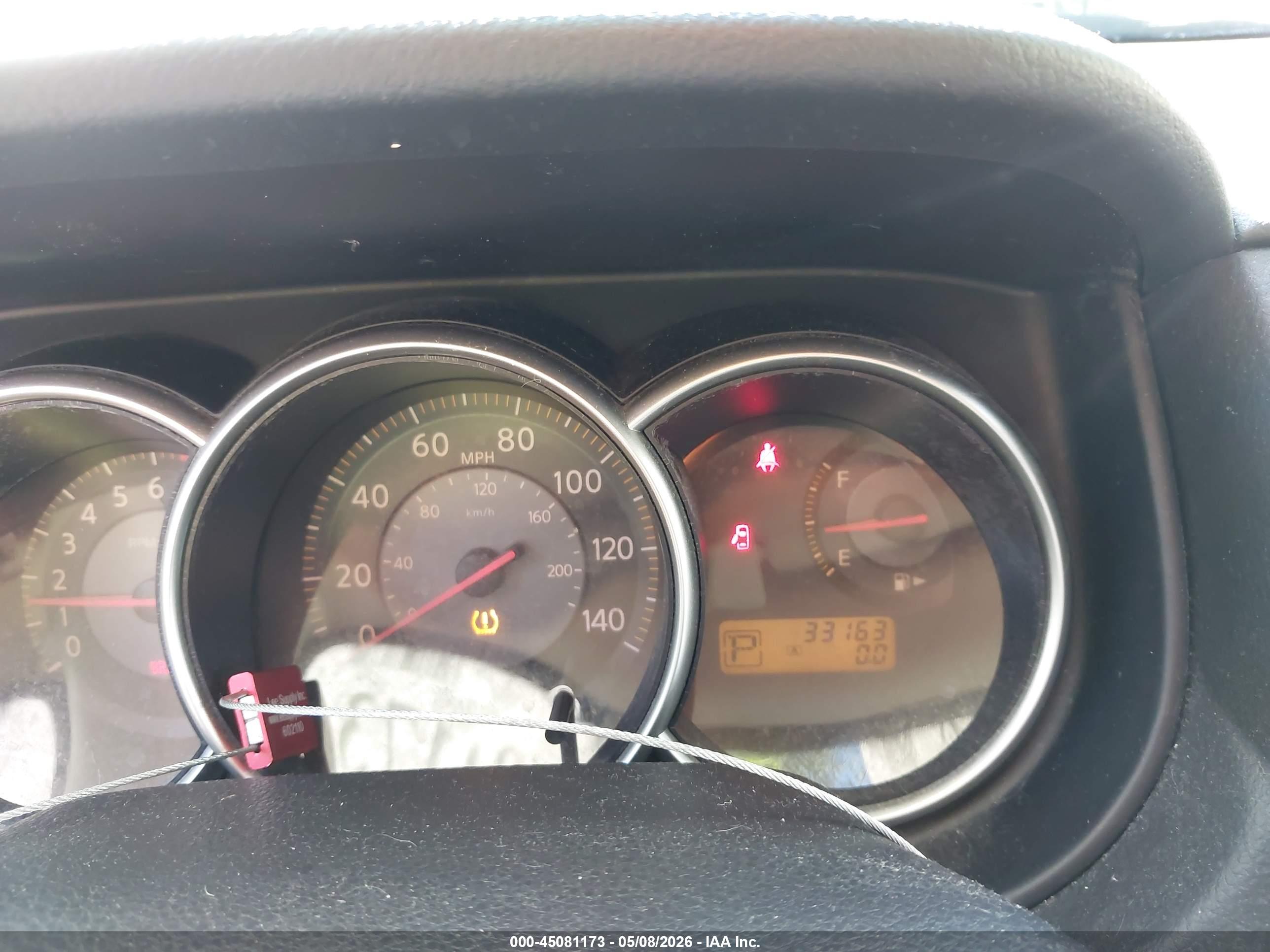 NISSAN VERSA image 7